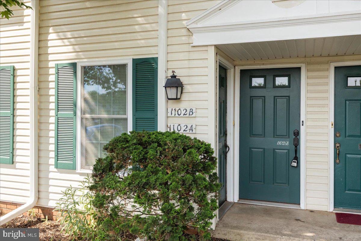 1102 JEFFERSON COURT B