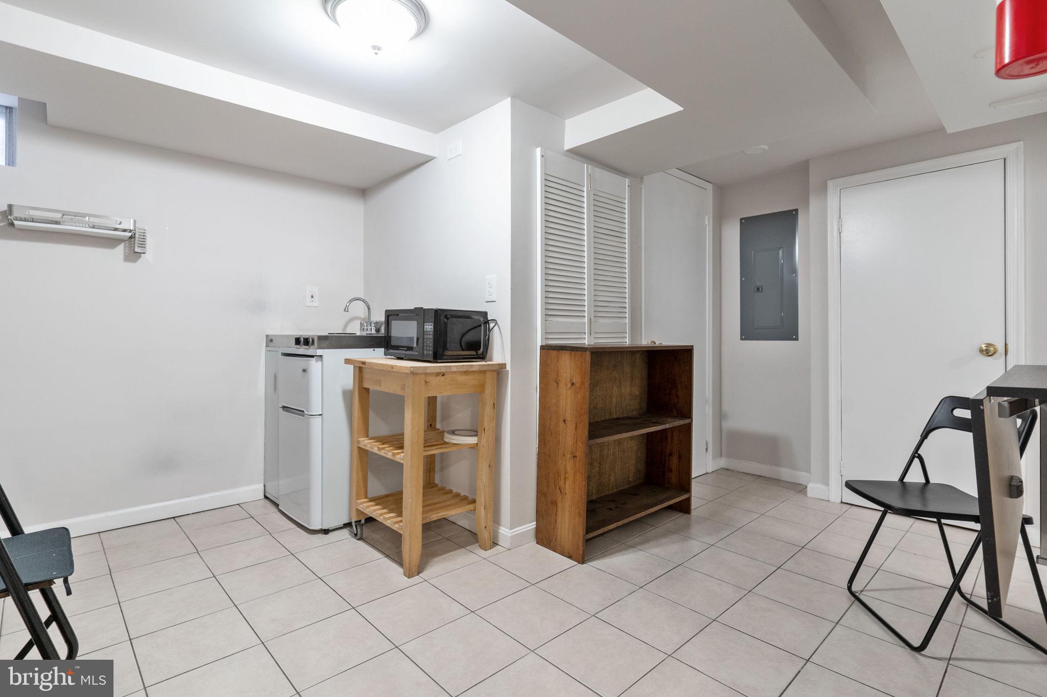 HOLLYWOOD - Residential Lease