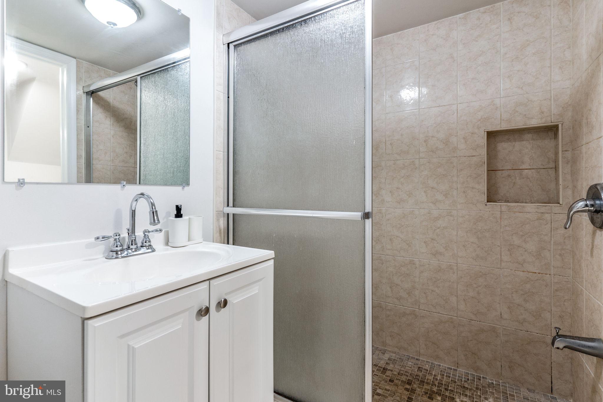 HOLLYWOOD - Residential Lease