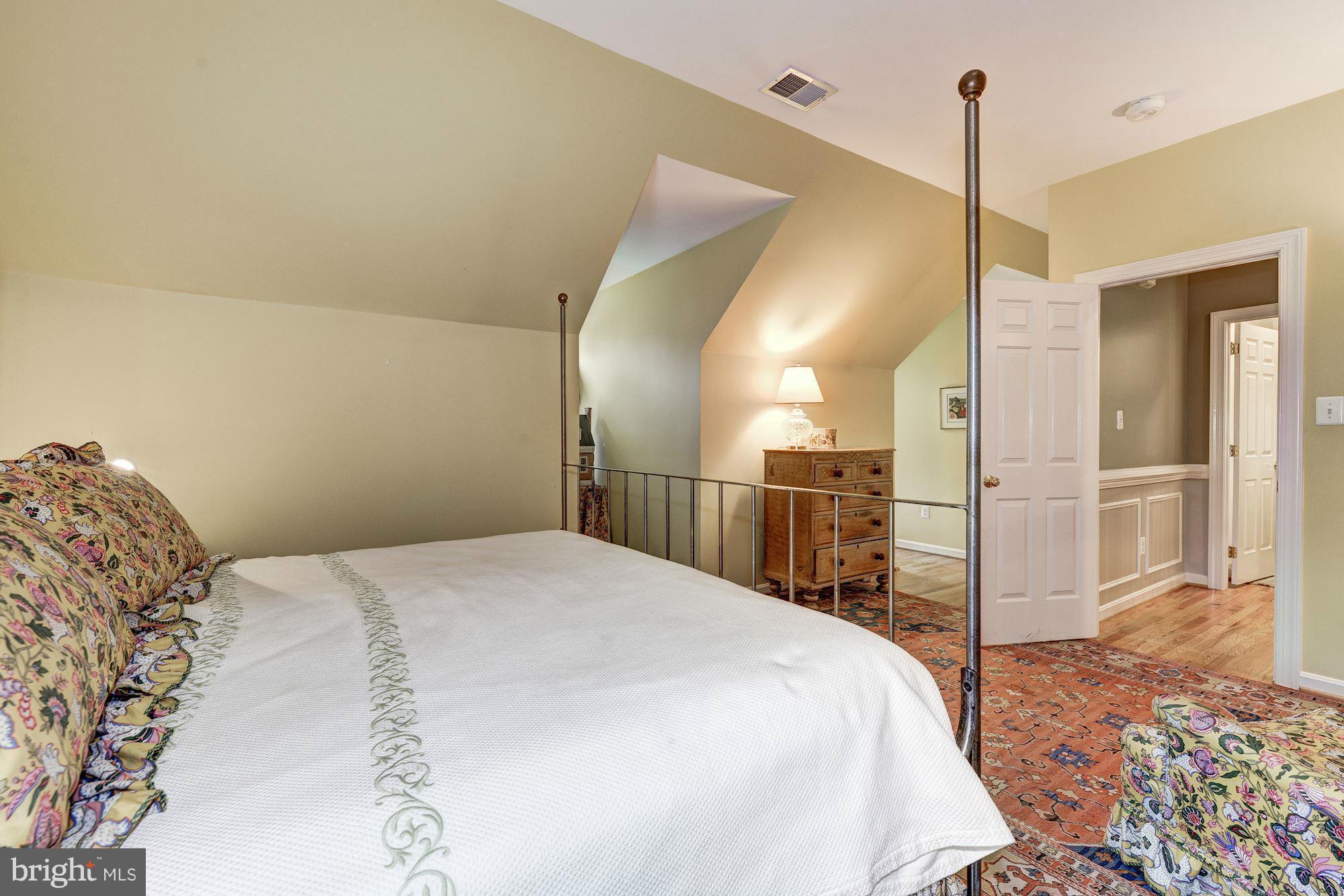 CHEVY CHASE COMMONS - Residential