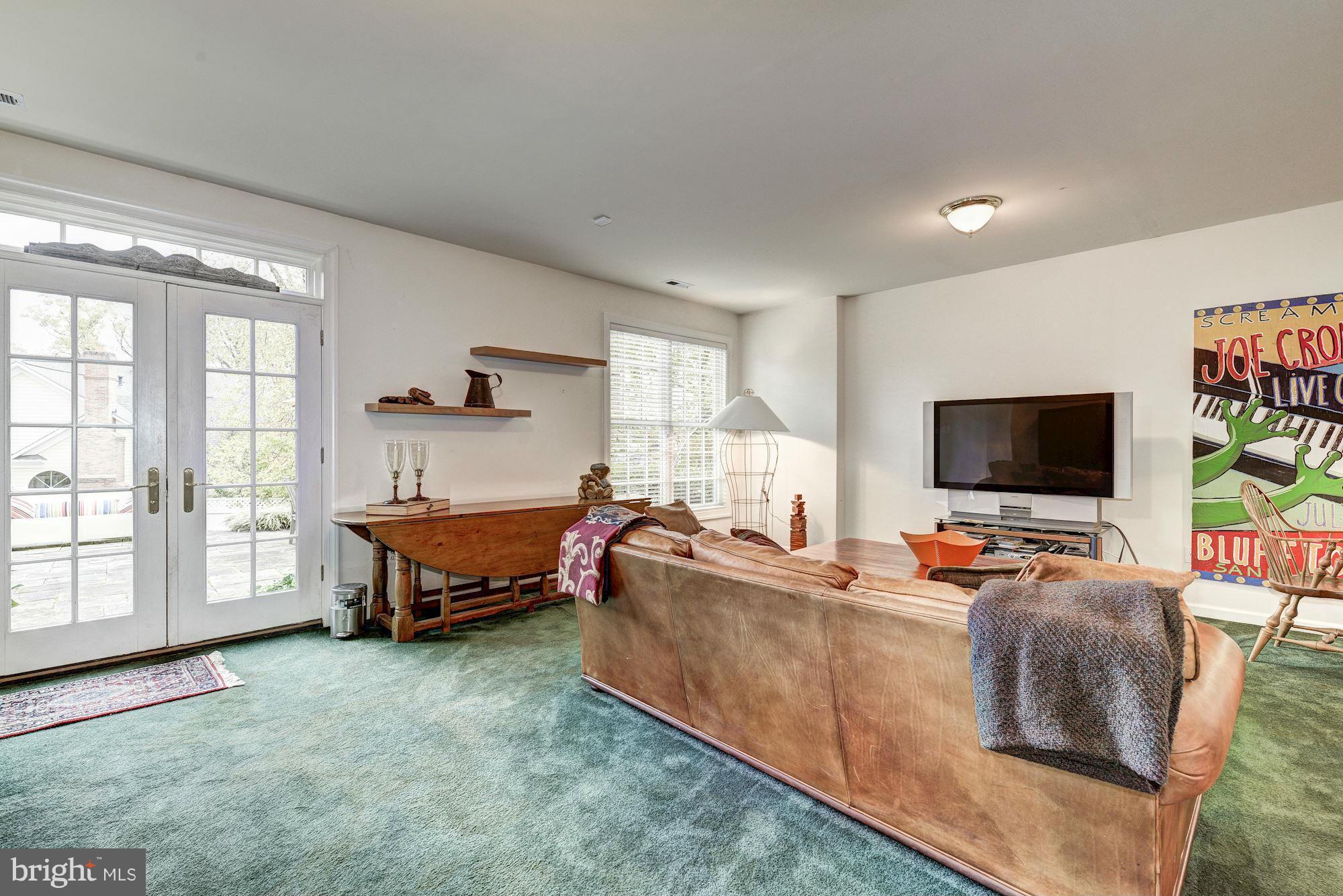 CHEVY CHASE COMMONS - Residential