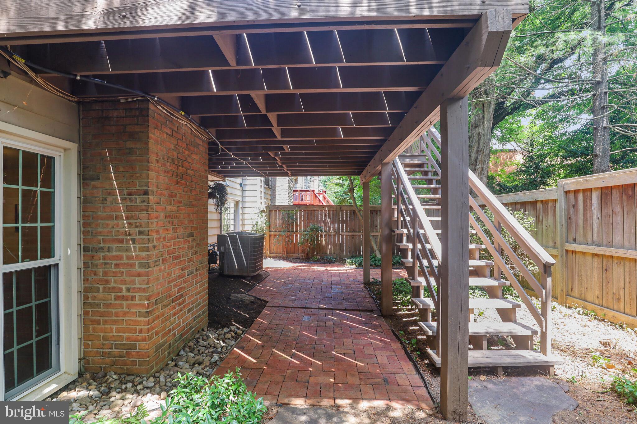 MC LEAN COMMONS - Residential