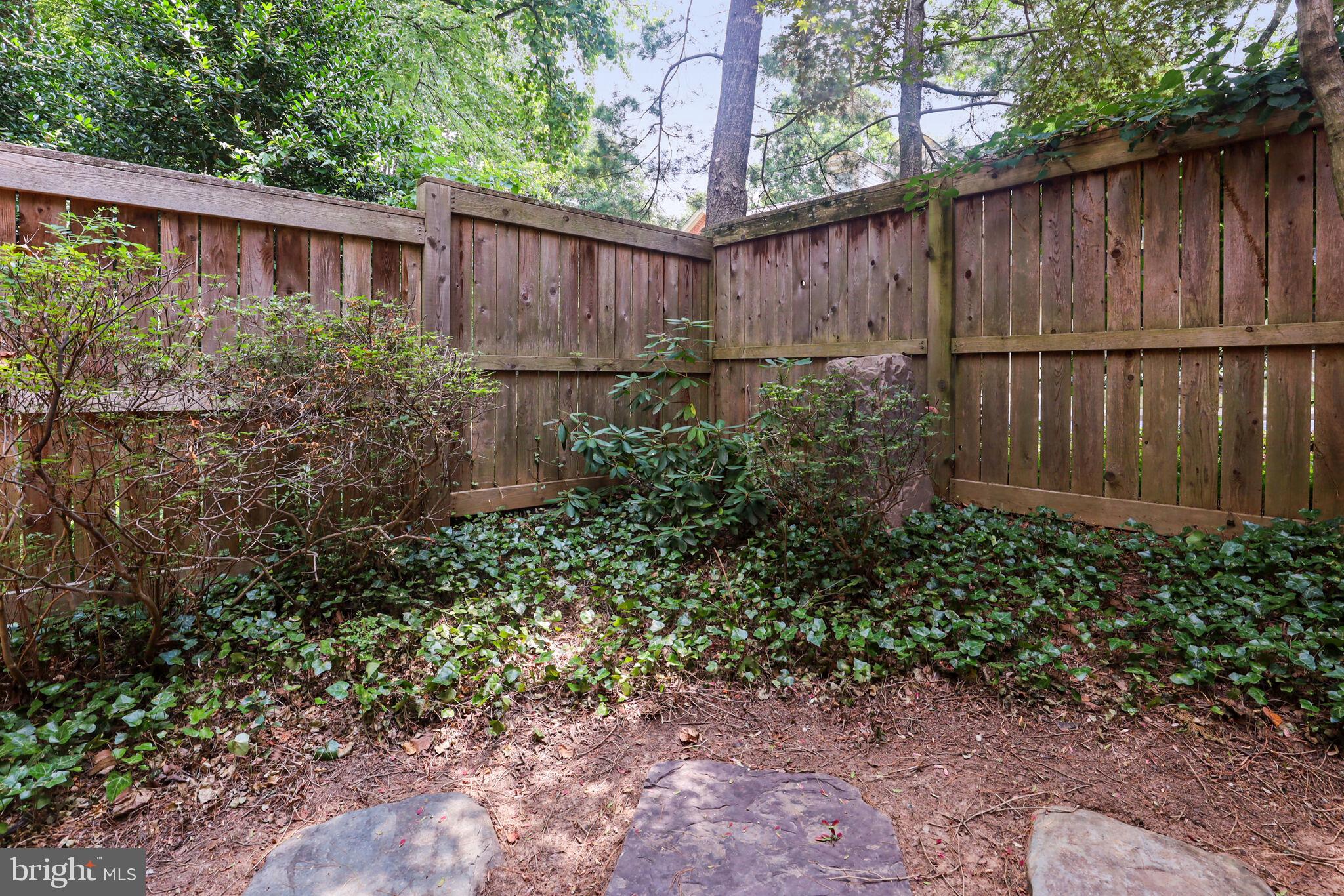 MC LEAN COMMONS - Residential