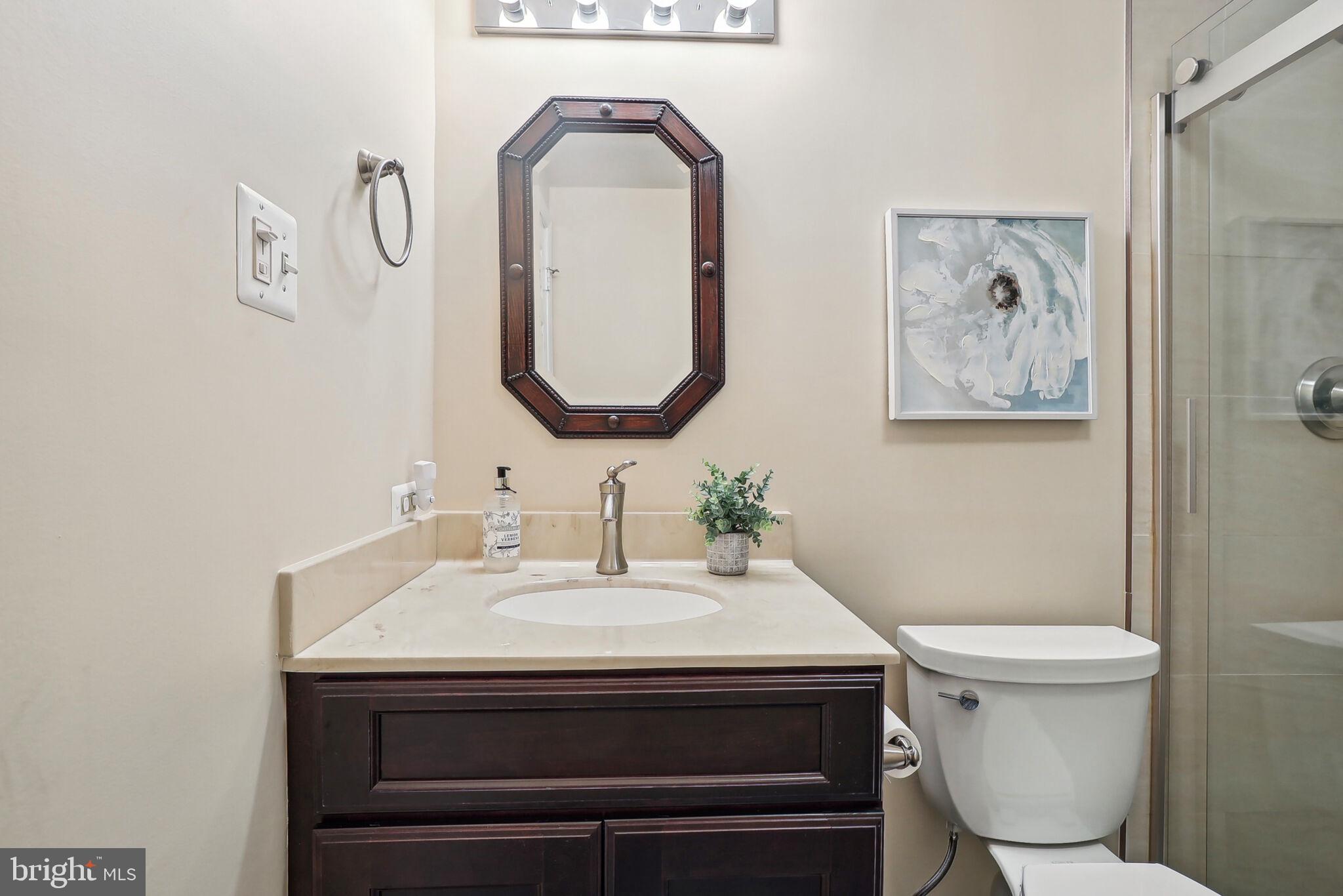 MC LEAN COMMONS - Residential