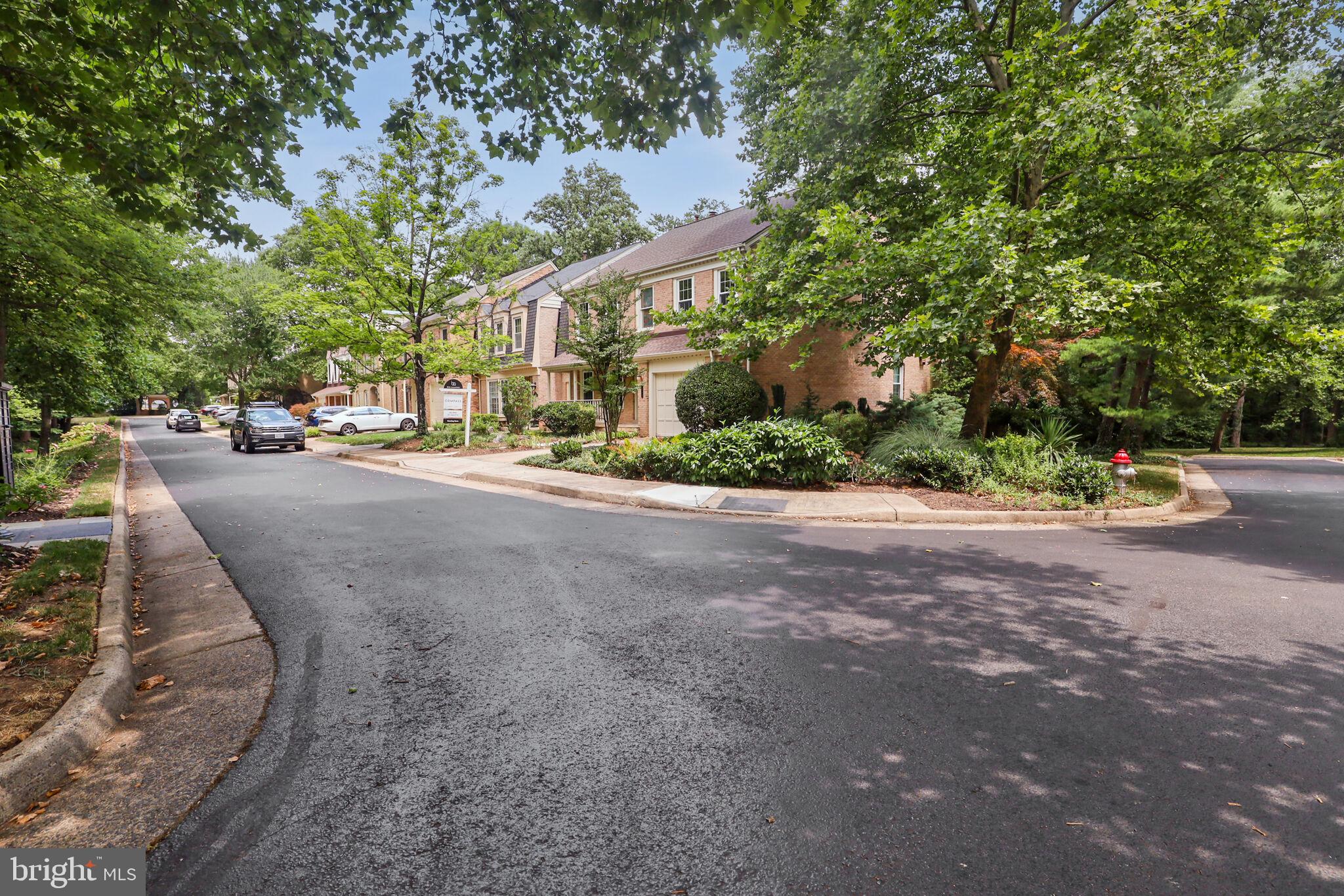 MC LEAN COMMONS - Residential