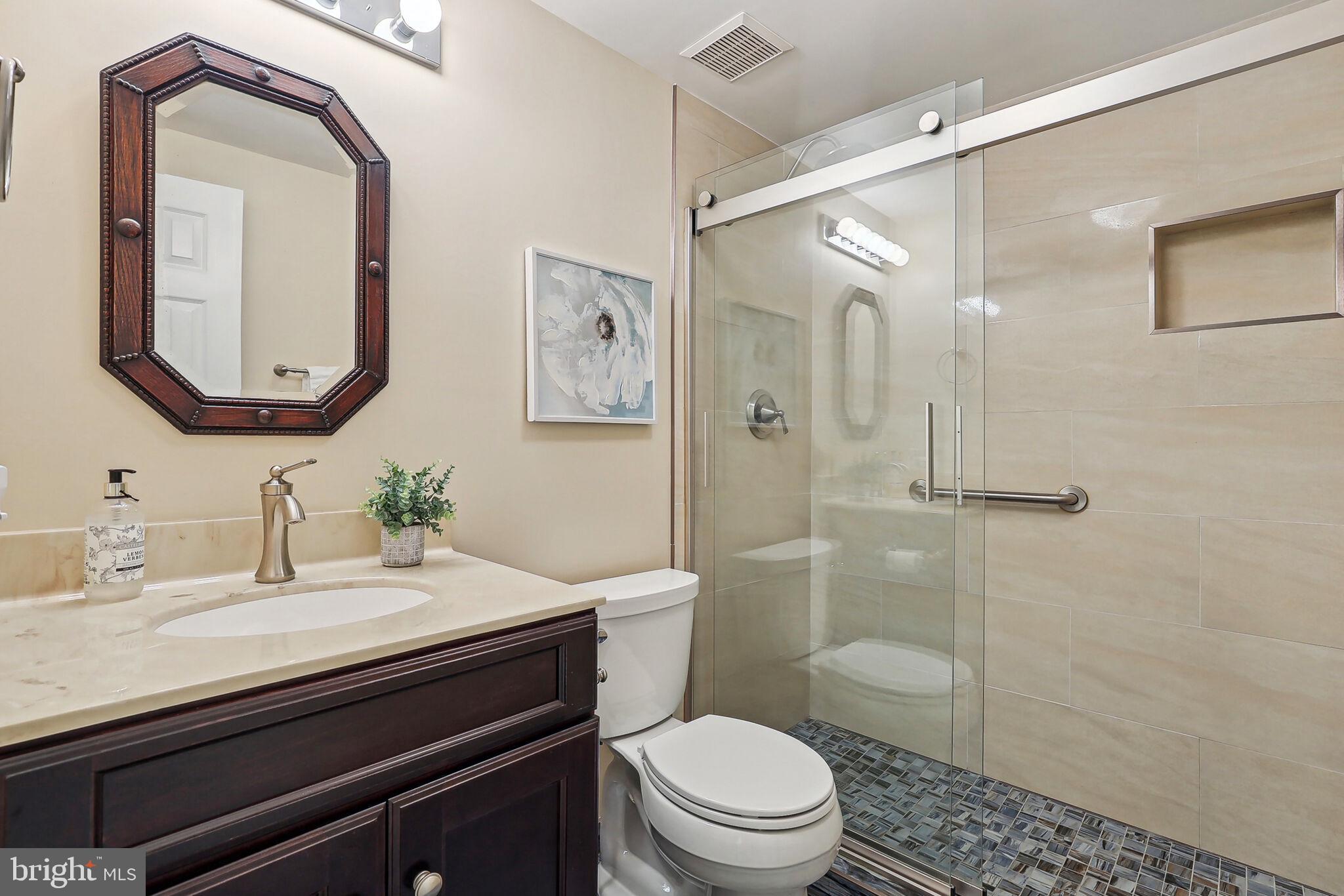 MC LEAN COMMONS - Residential