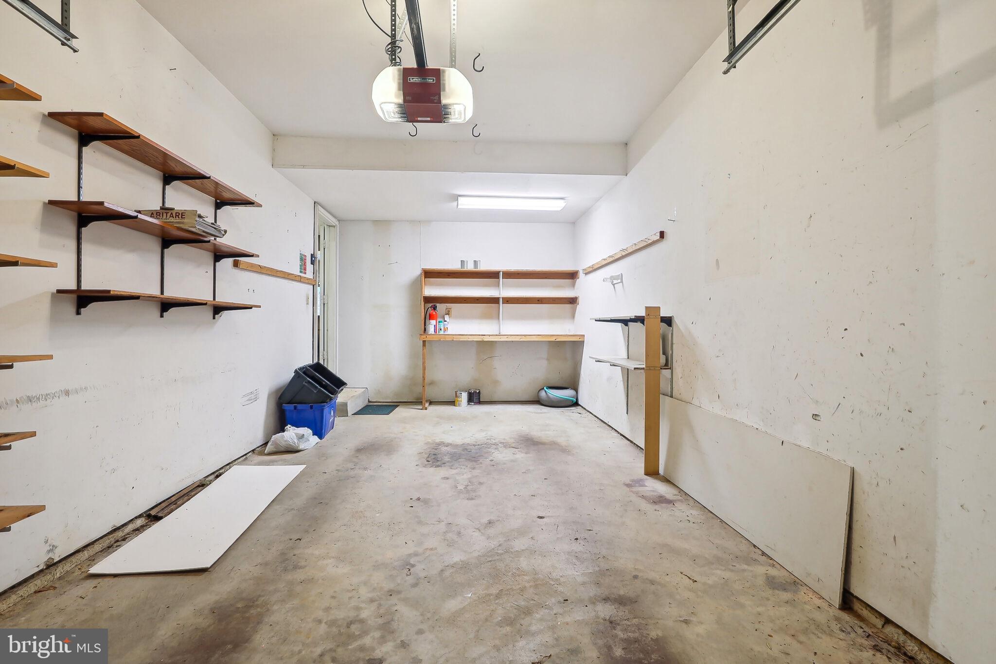 MC LEAN COMMONS - Residential