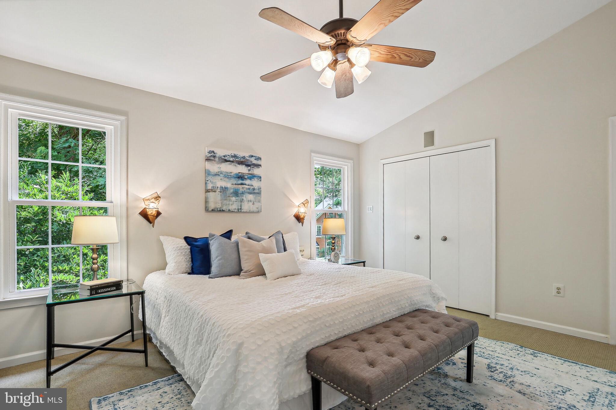 MC LEAN COMMONS - Residential