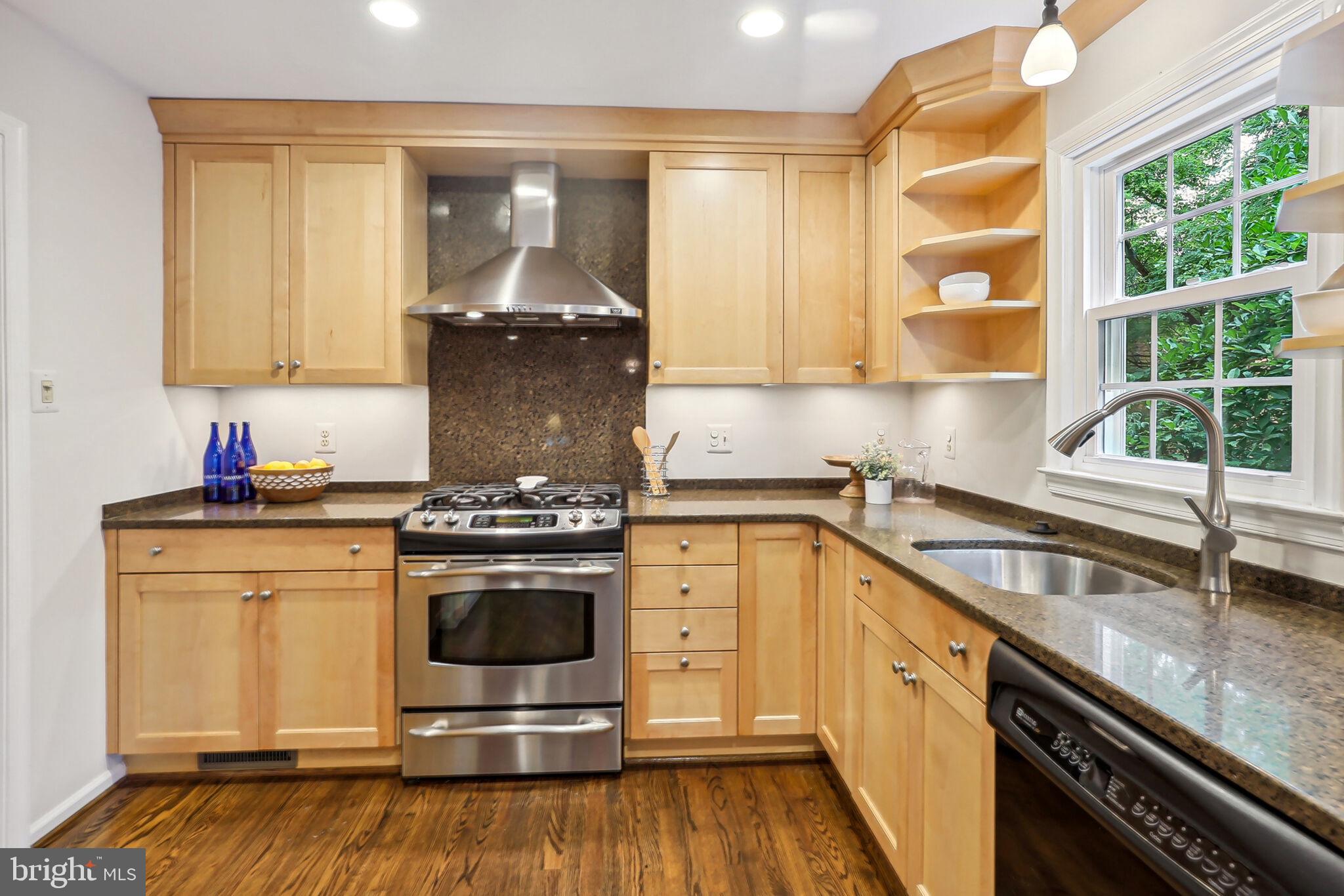 MC LEAN COMMONS - Residential