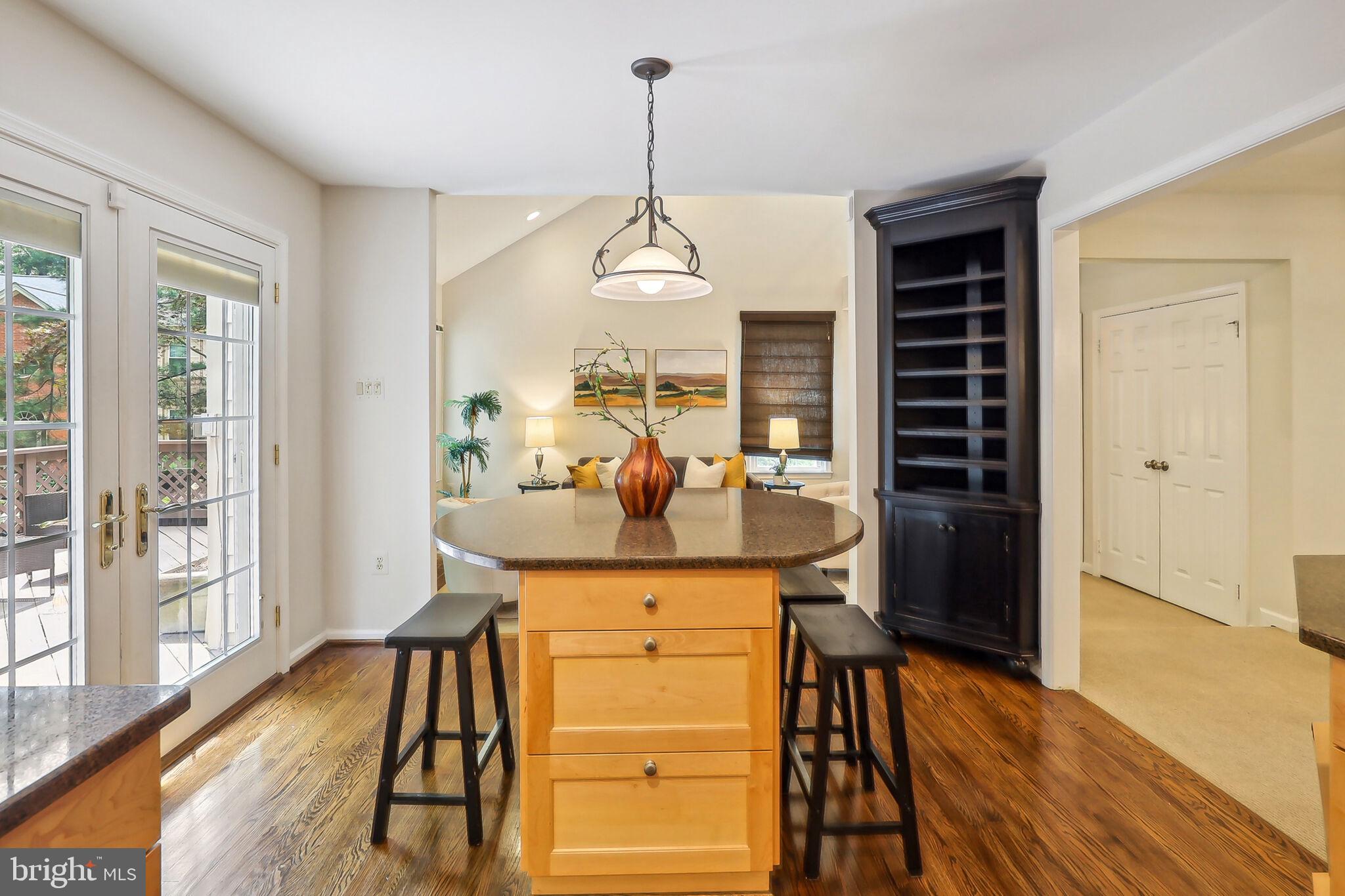 MC LEAN COMMONS - Residential