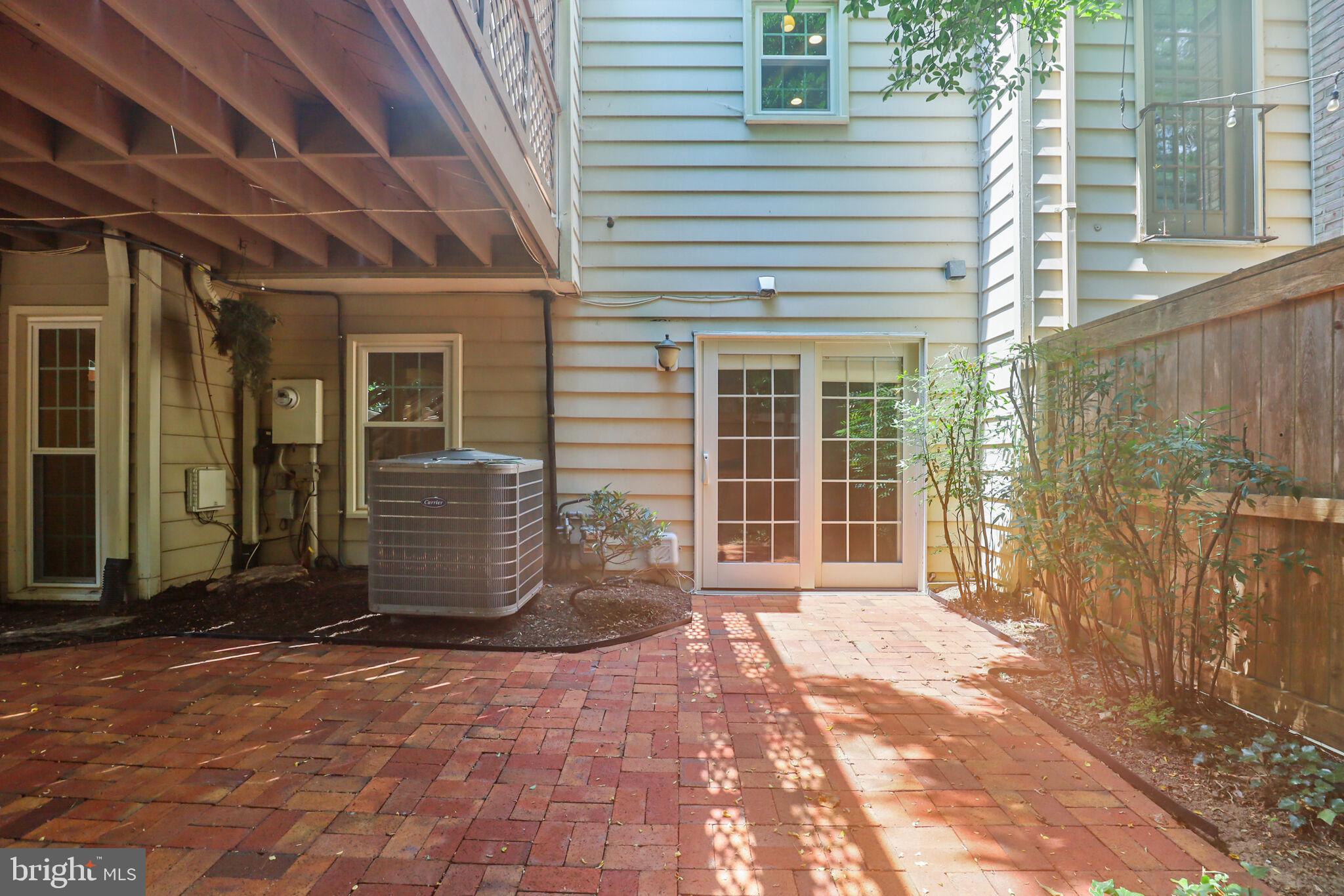 MC LEAN COMMONS - Residential