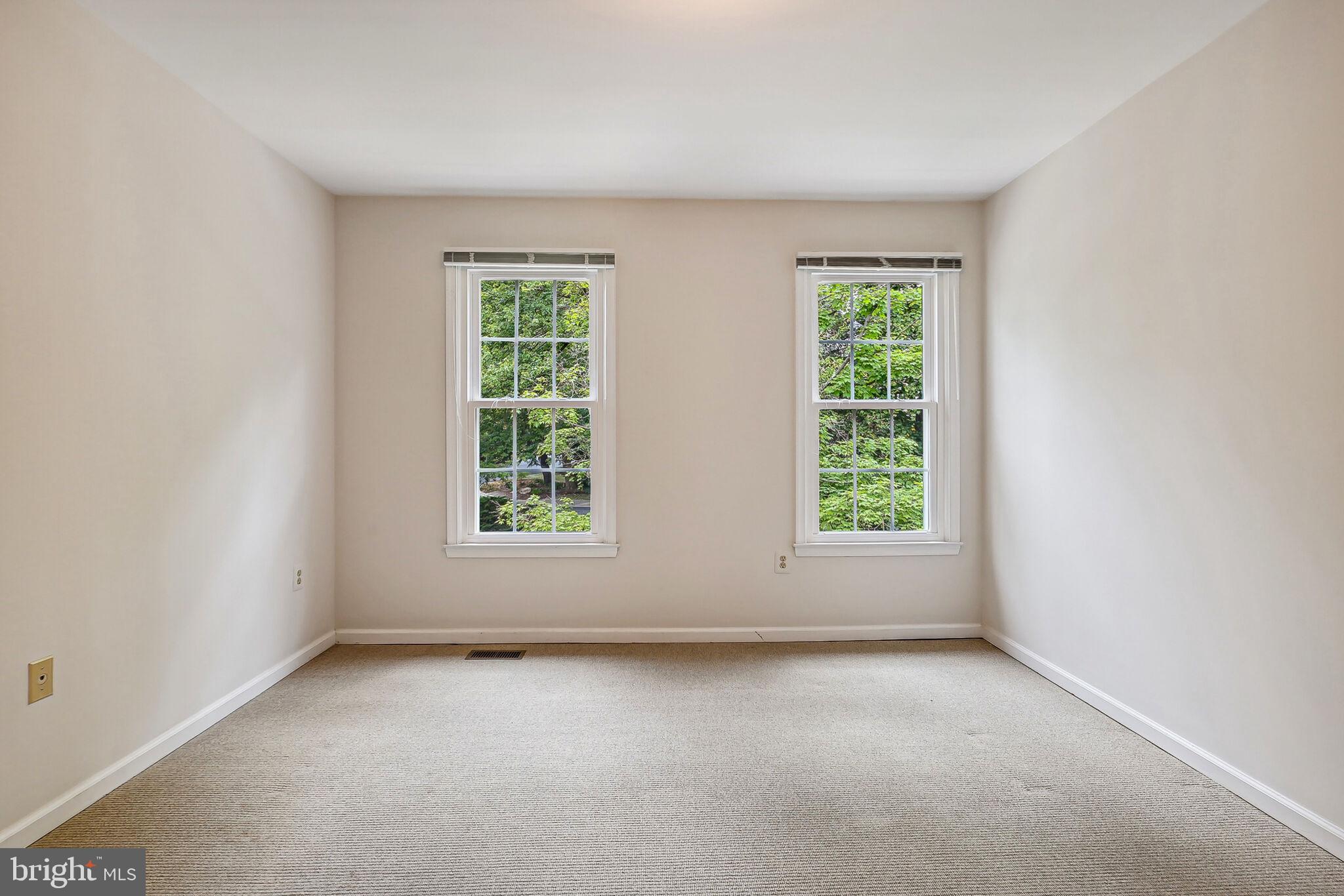 MC LEAN COMMONS - Residential