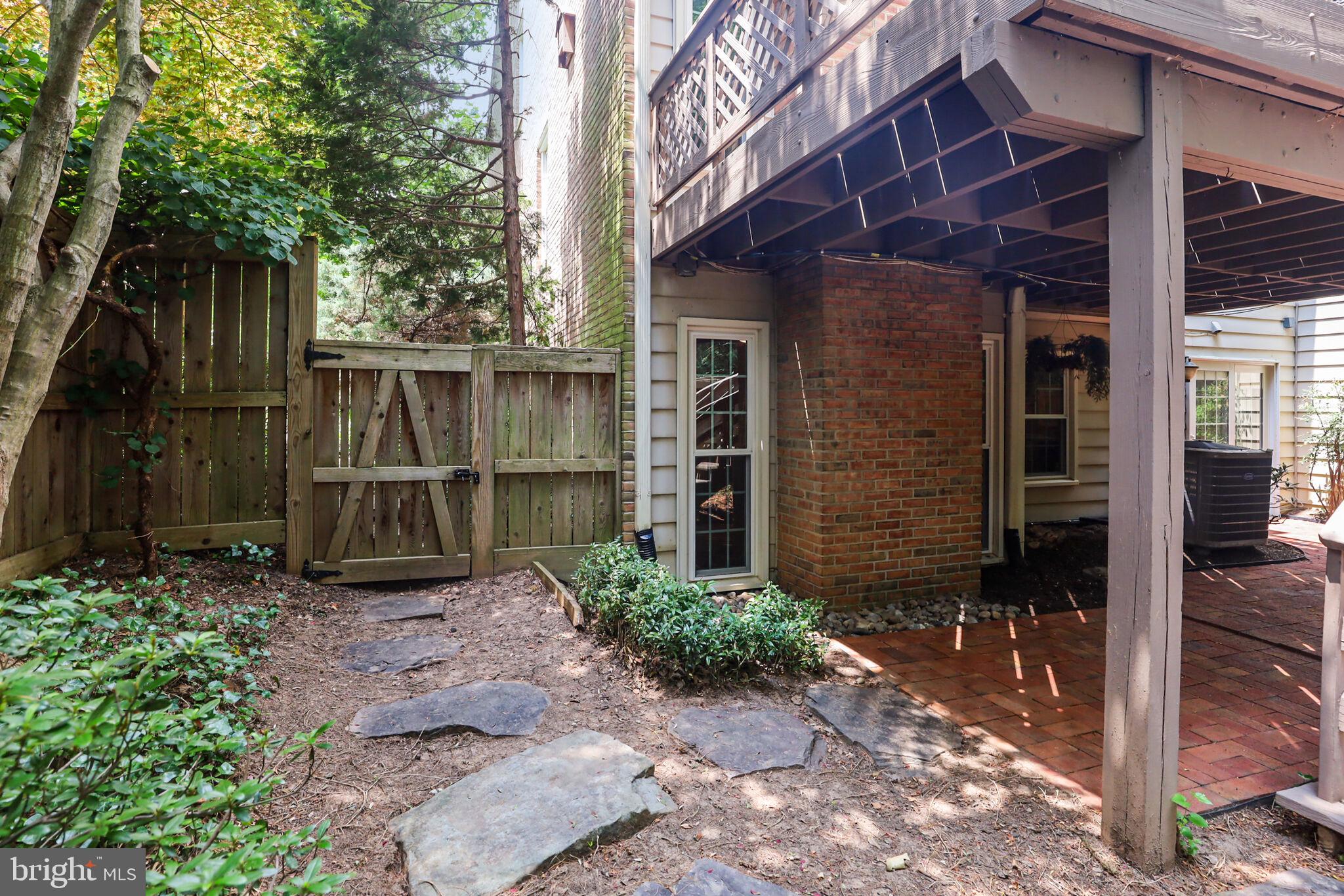 MC LEAN COMMONS - Residential