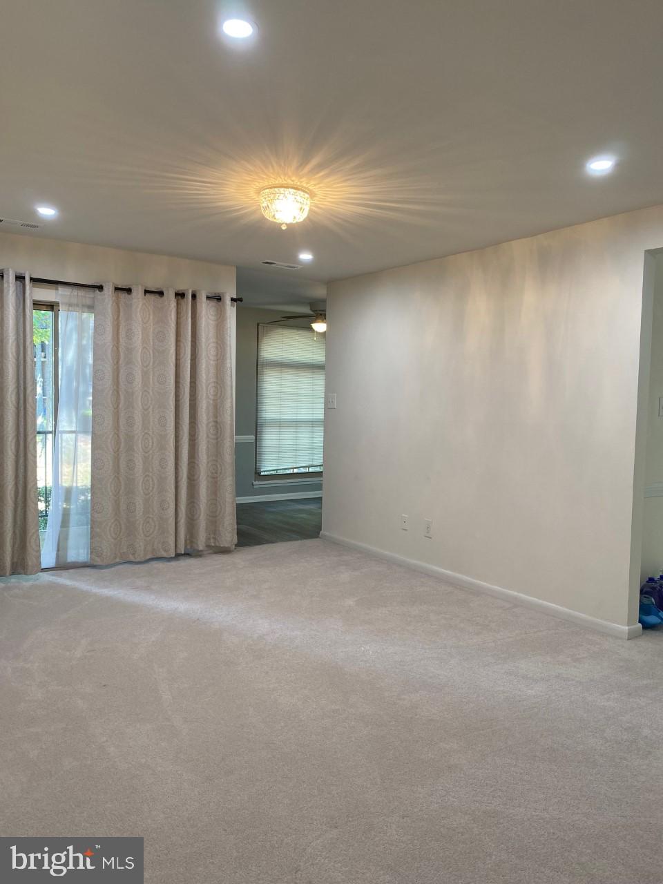 WOODBURN VILLAGE - Residential Lease