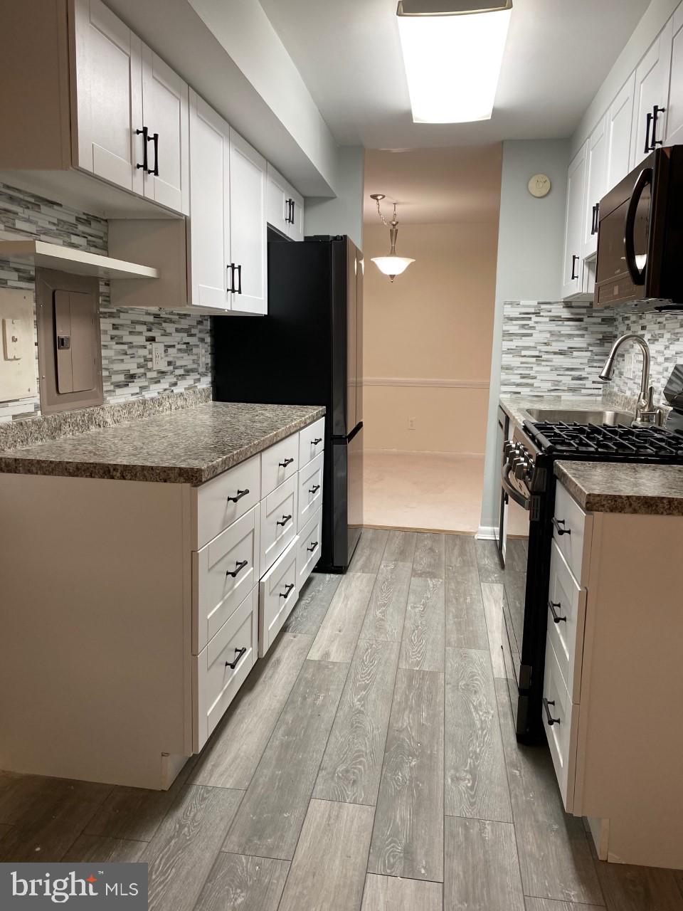 WOODBURN VILLAGE - Residential Lease