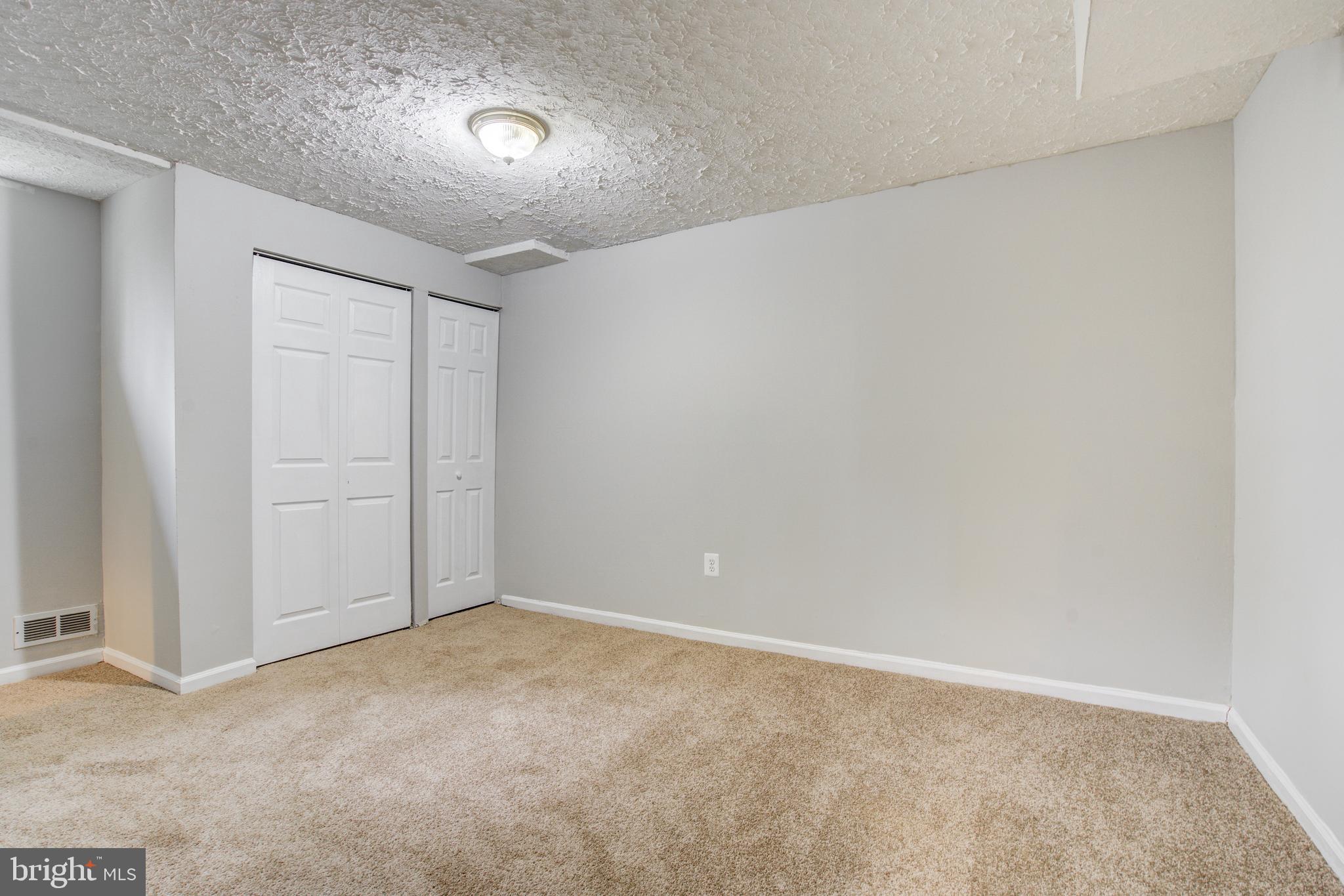 SQUIRES WOOD - Residential Lease