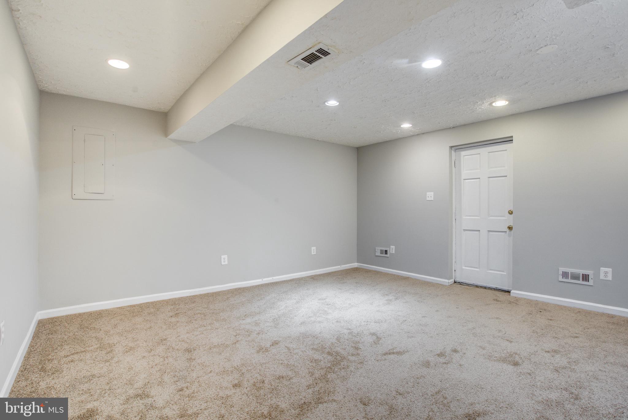 SQUIRES WOOD - Residential Lease