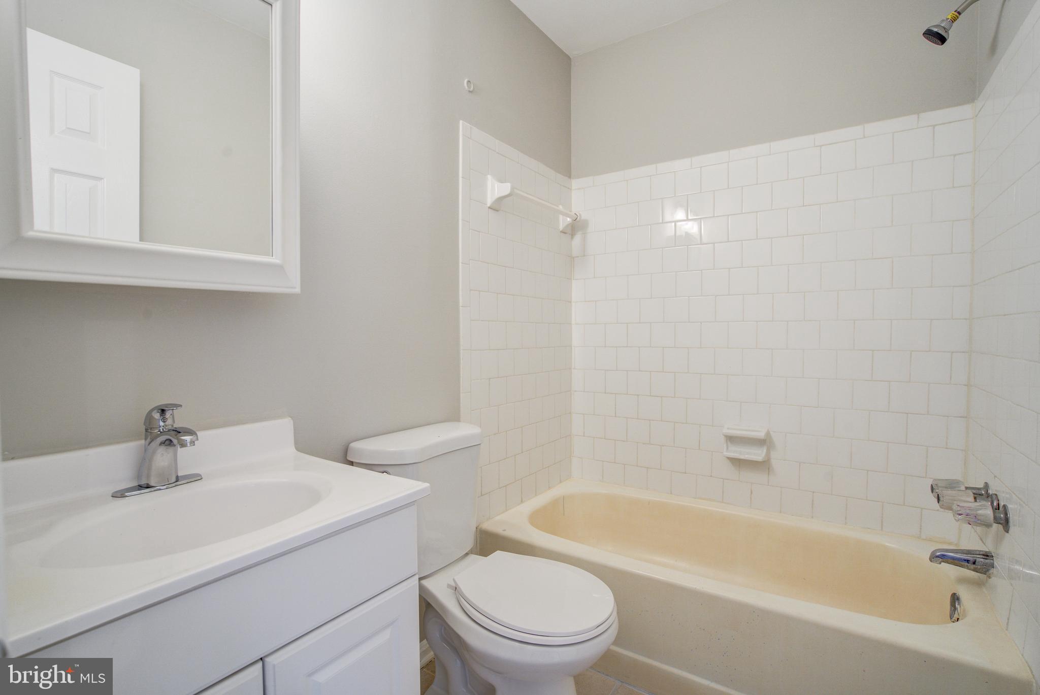 SQUIRES WOOD - Residential Lease