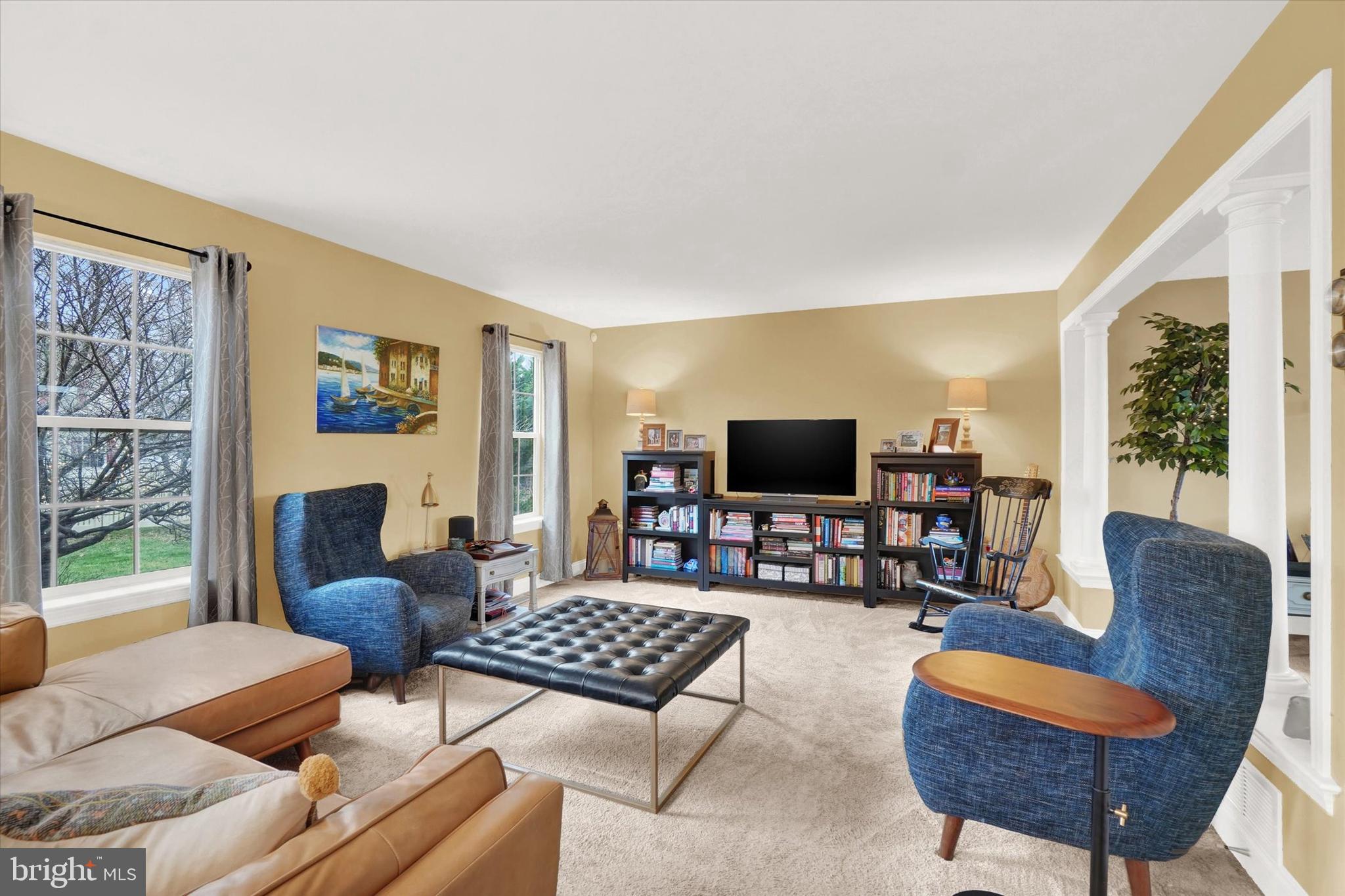 COUNTRY CLUB MANOR - Residential