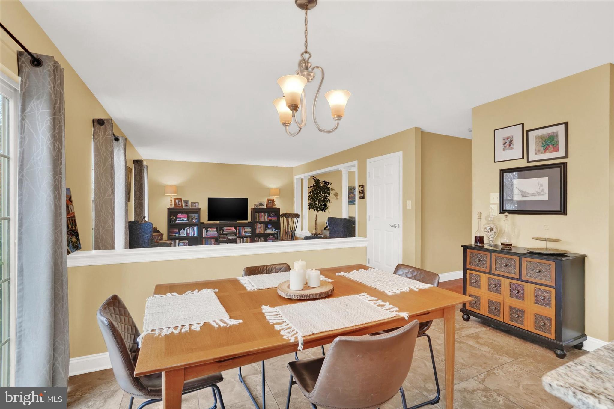 COUNTRY CLUB MANOR - Residential