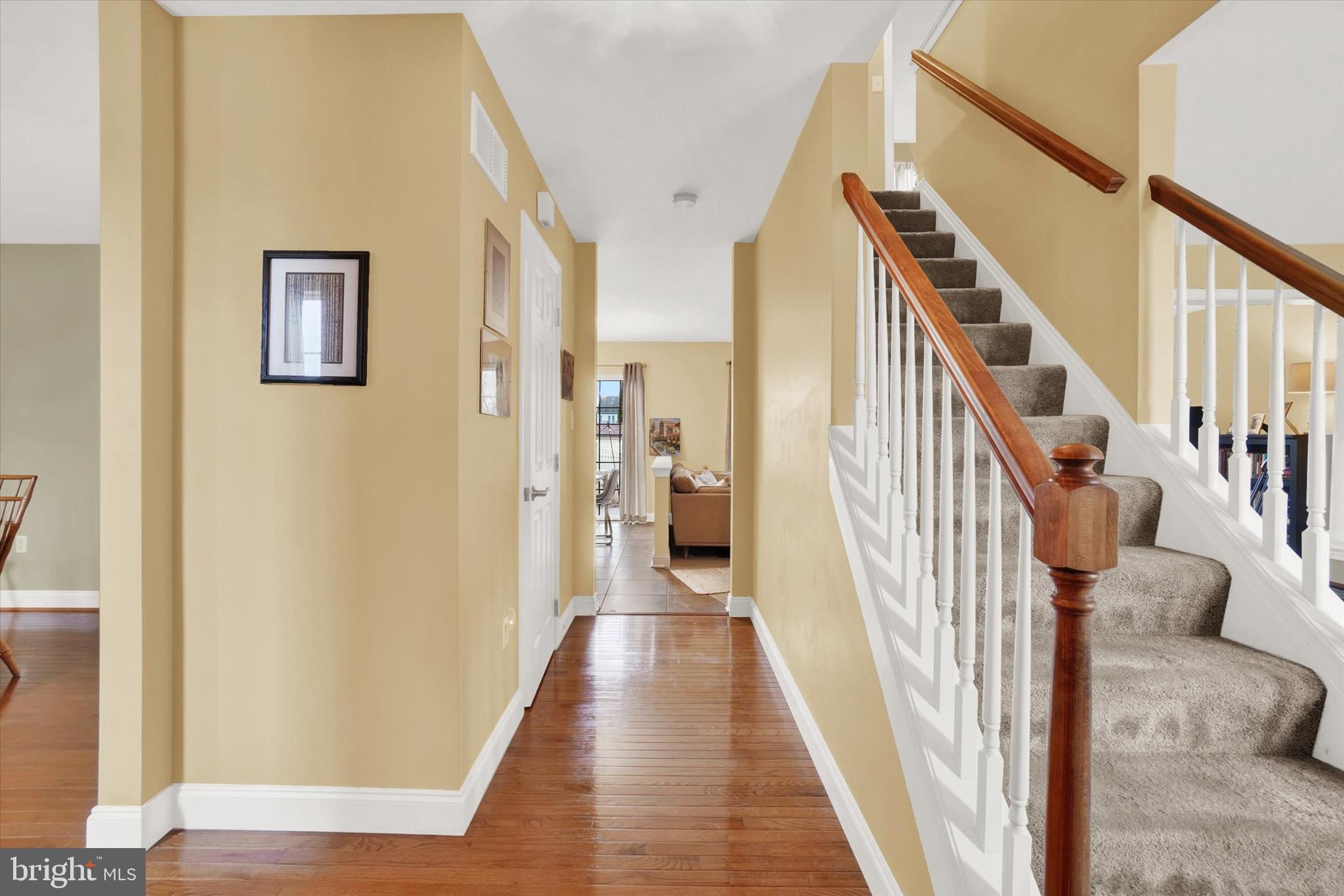 COUNTRY CLUB MANOR - Residential