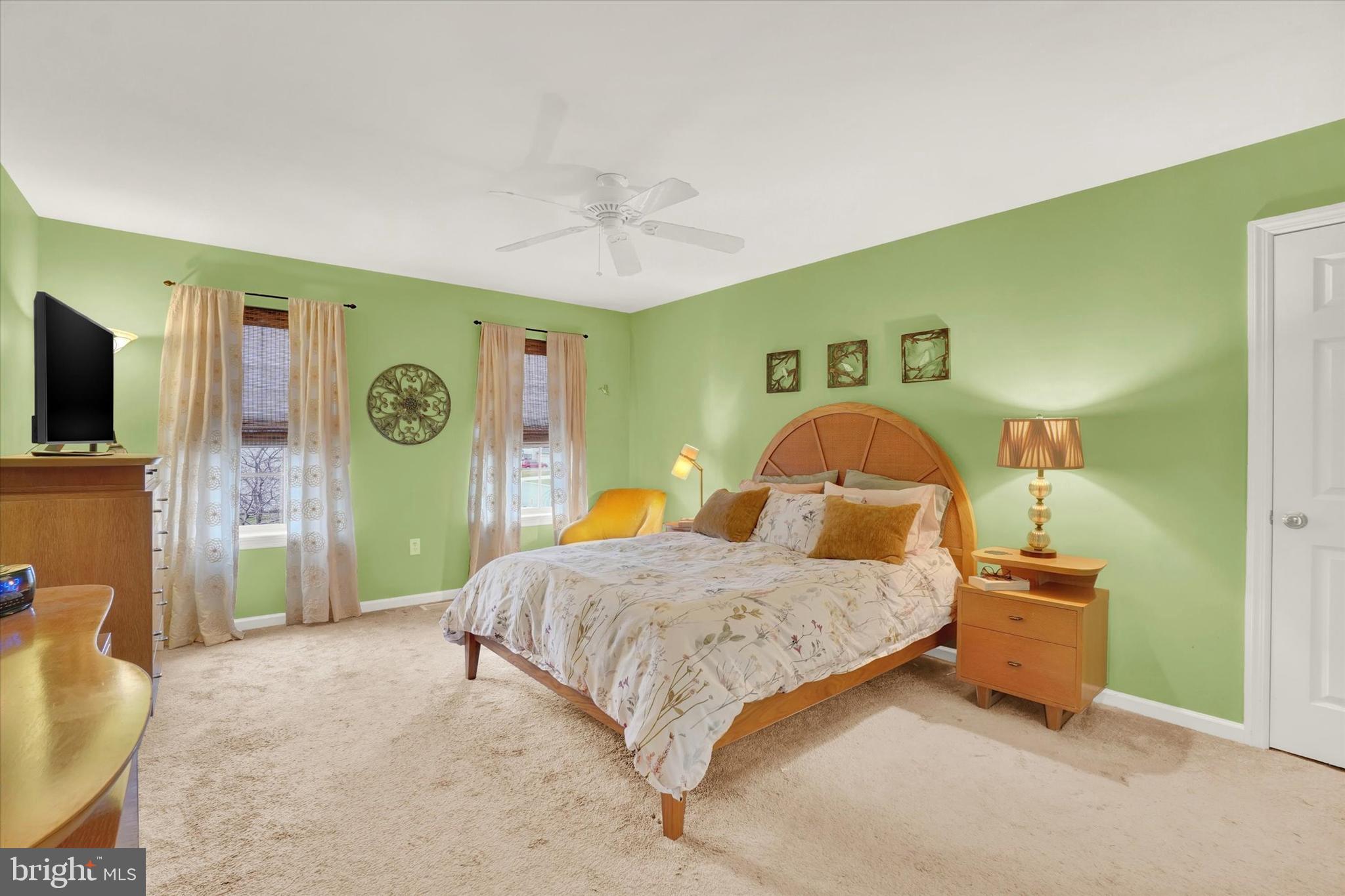 COUNTRY CLUB MANOR - Residential