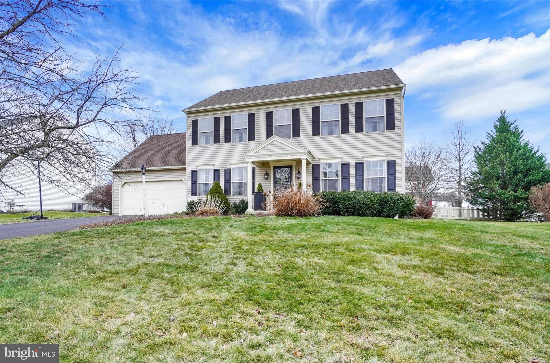COUNTRY CLUB MANOR - Residential