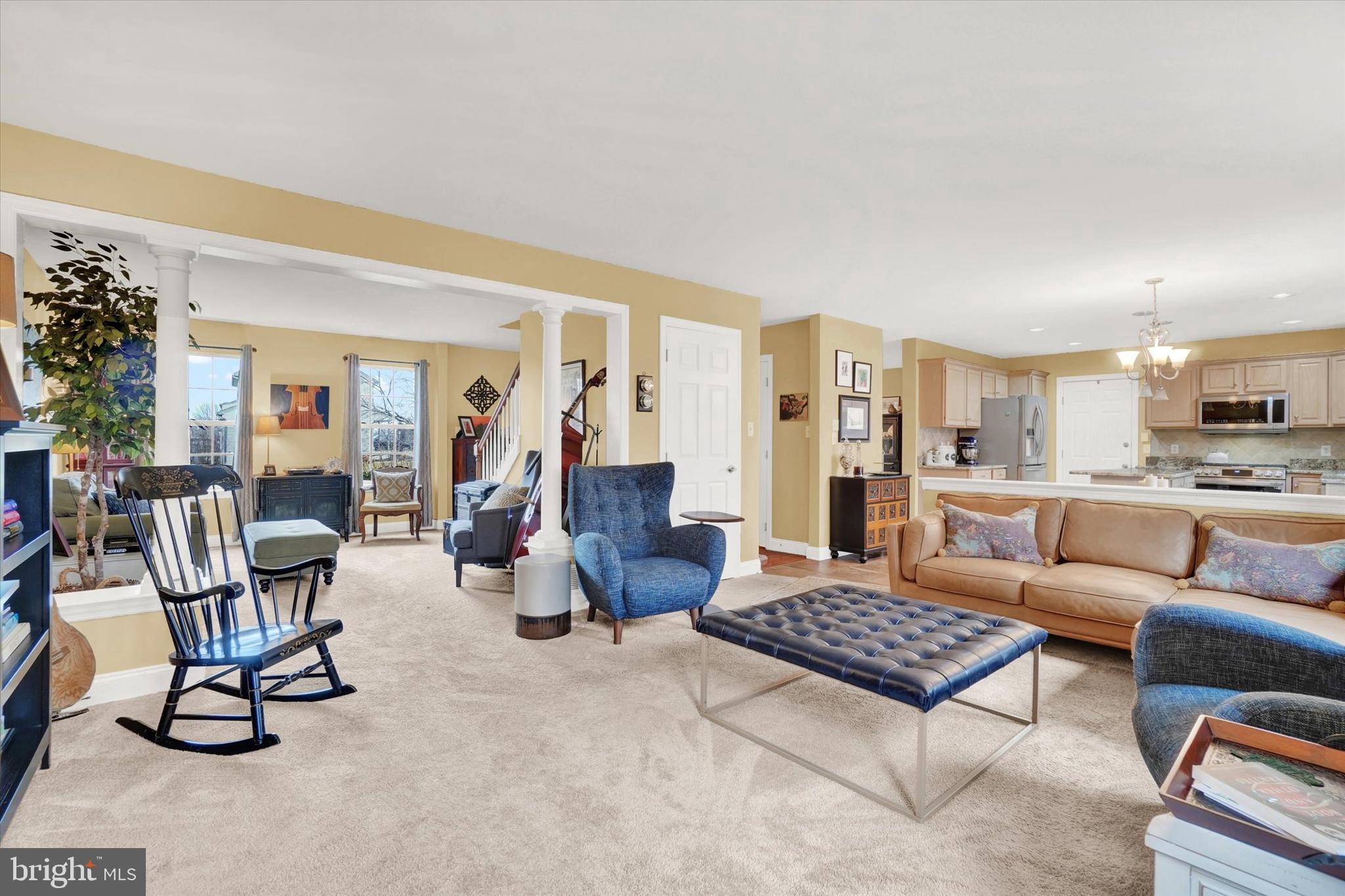 COUNTRY CLUB MANOR - Residential