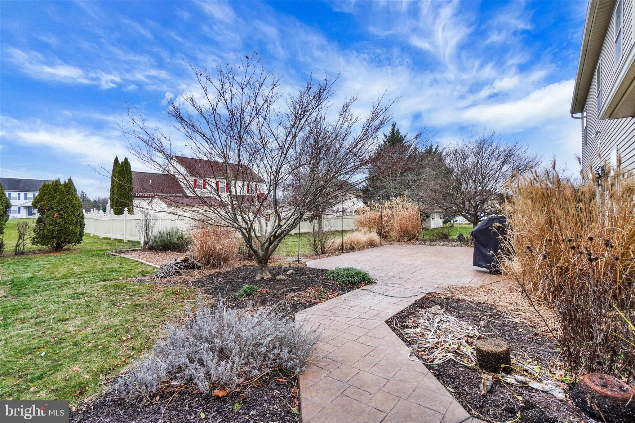 COUNTRY CLUB MANOR - Residential