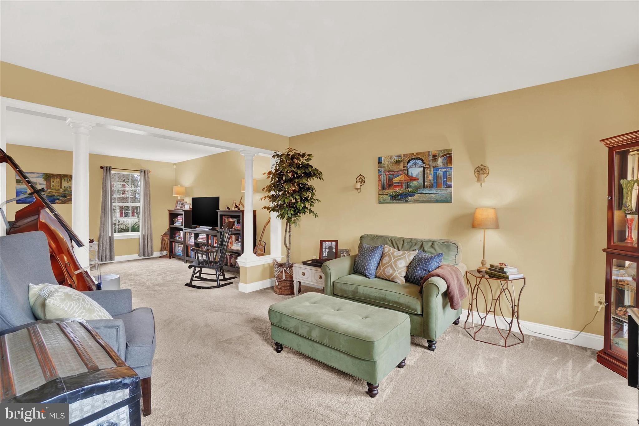 COUNTRY CLUB MANOR - Residential