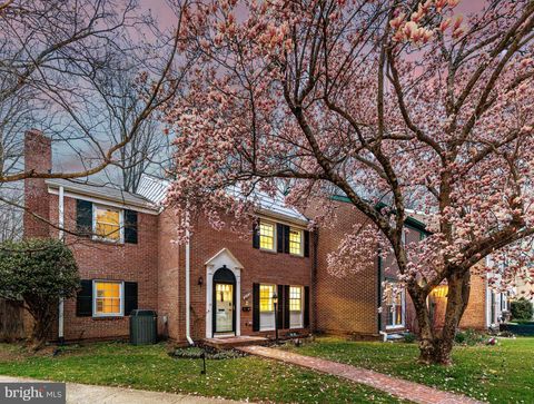 Townhouse For Sale - 9752 Cardinal Road<br/> FAIRFAX, VA 22030