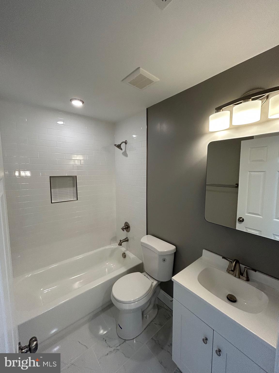 HOLLY WOODS - Residential