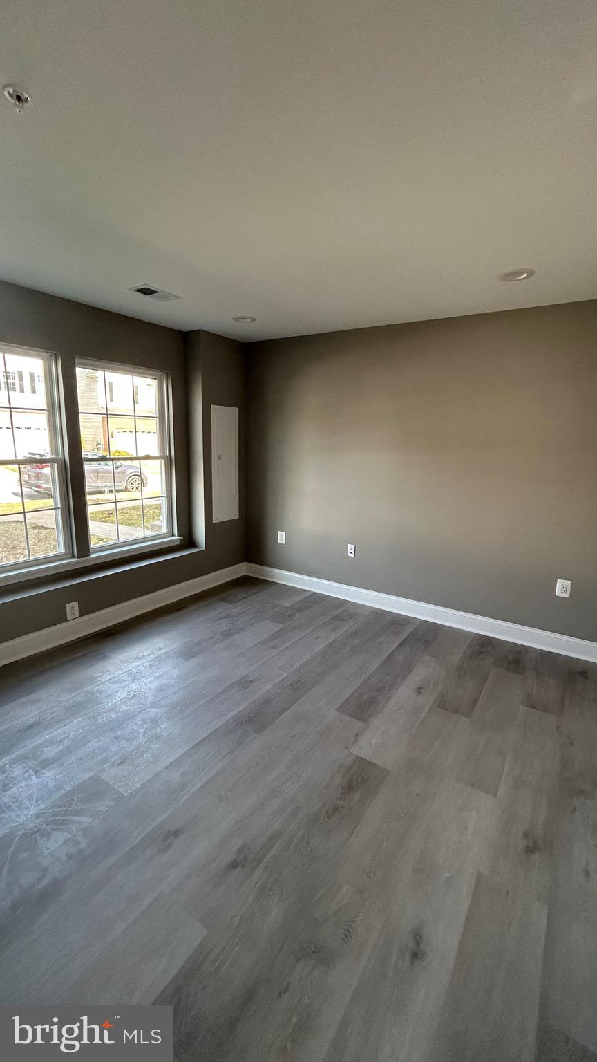 HOLLY WOODS - Residential