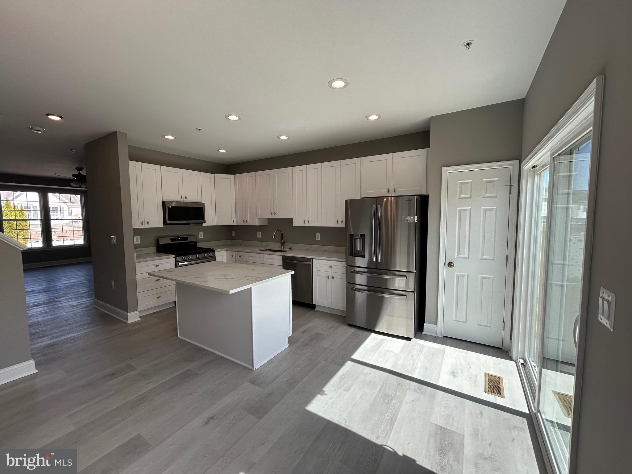 HOLLY WOODS - Residential