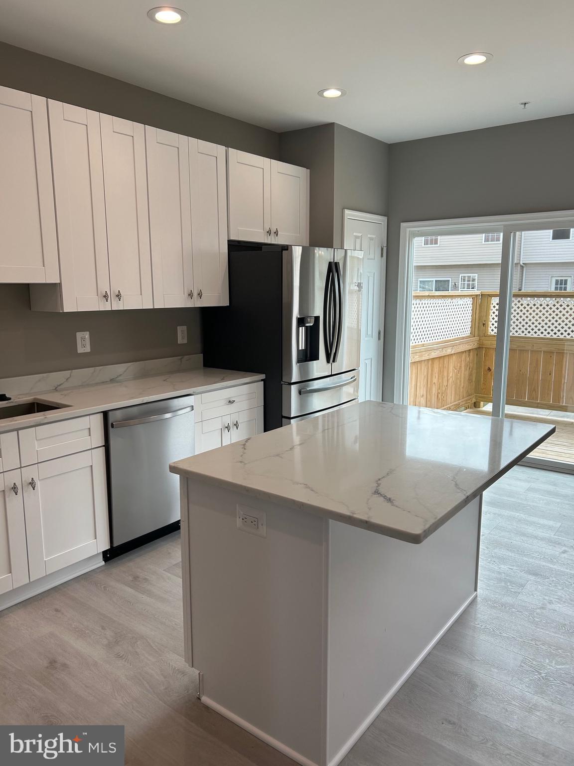 HOLLY WOODS - Residential