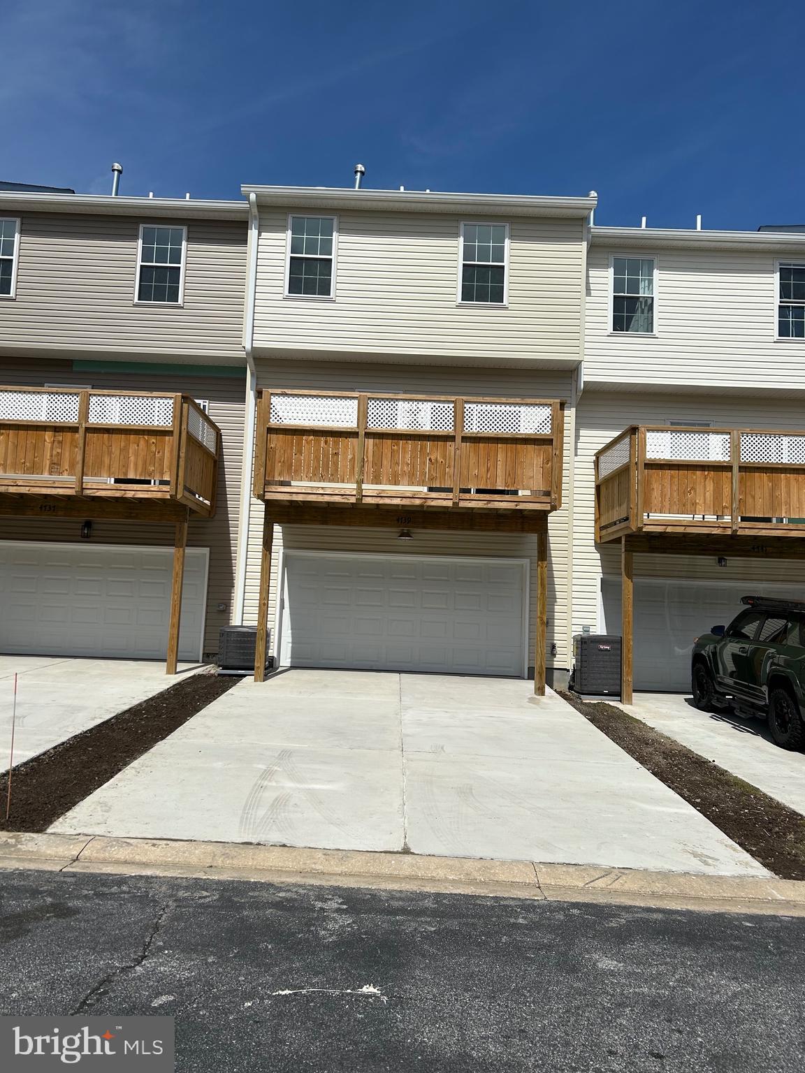 HOLLY WOODS - Residential