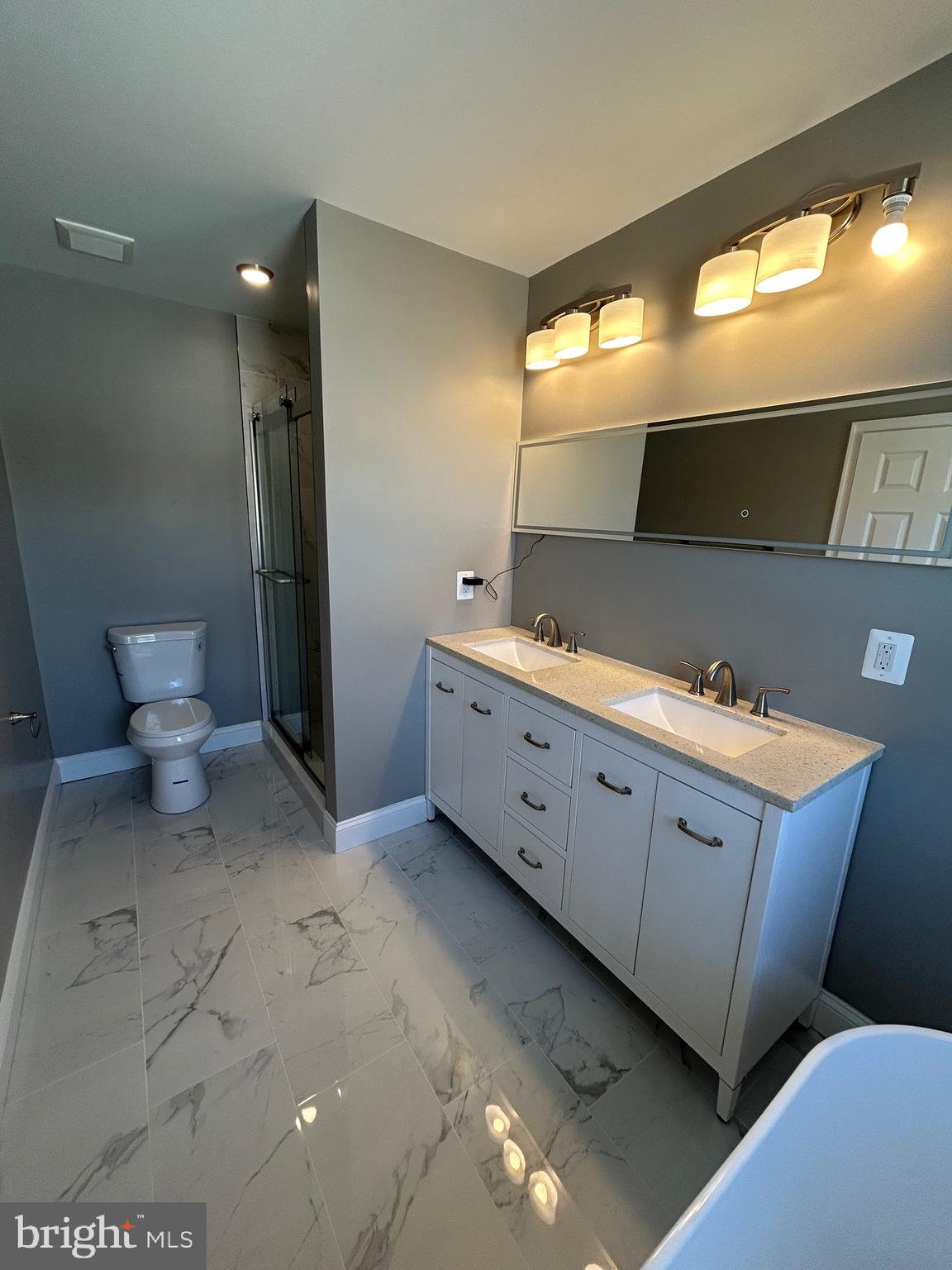 HOLLY WOODS - Residential