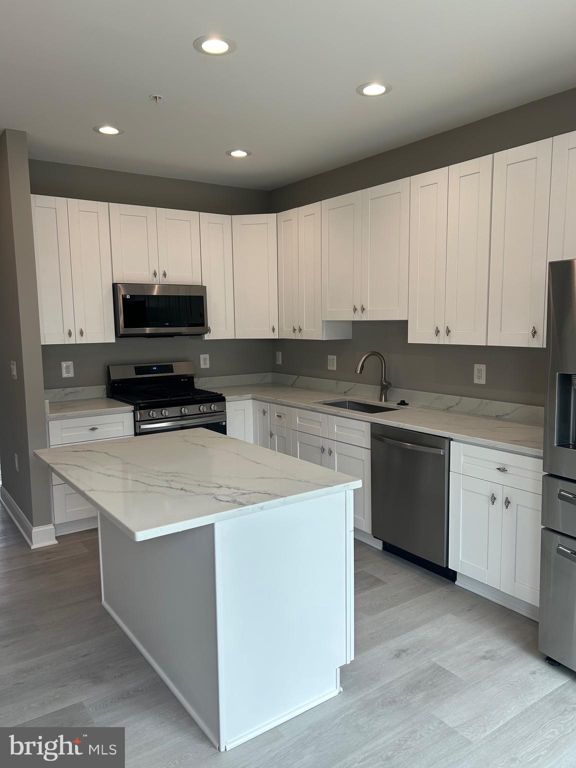 HOLLY WOODS - Residential