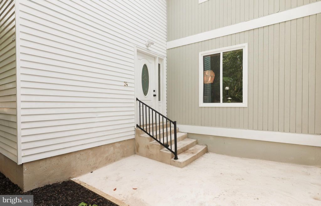 Photo of 24 Anna Court #285, GAITHERSBURG, MD 20877 (MLS # MDMC2198642)