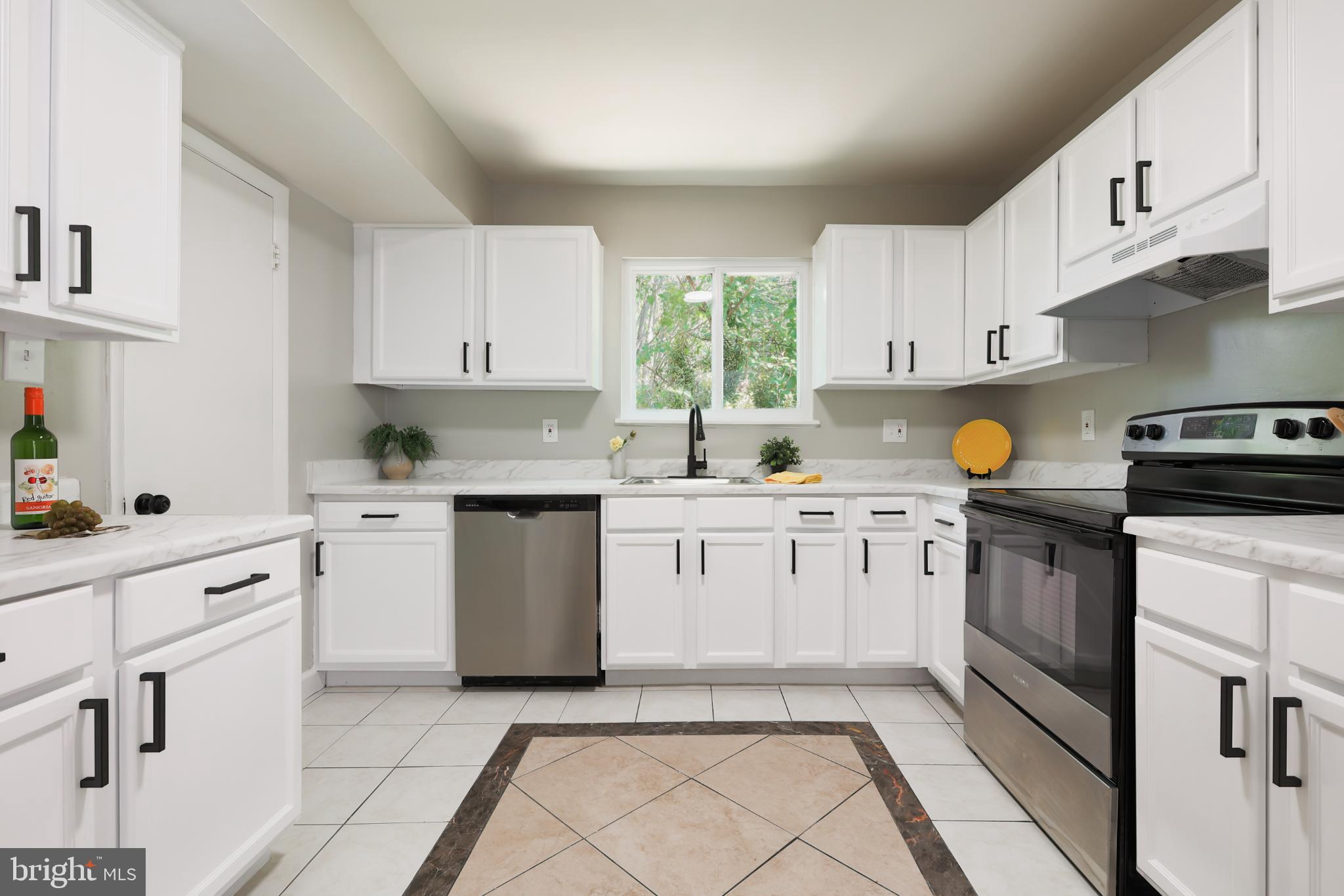 24 ANNA COURT 285