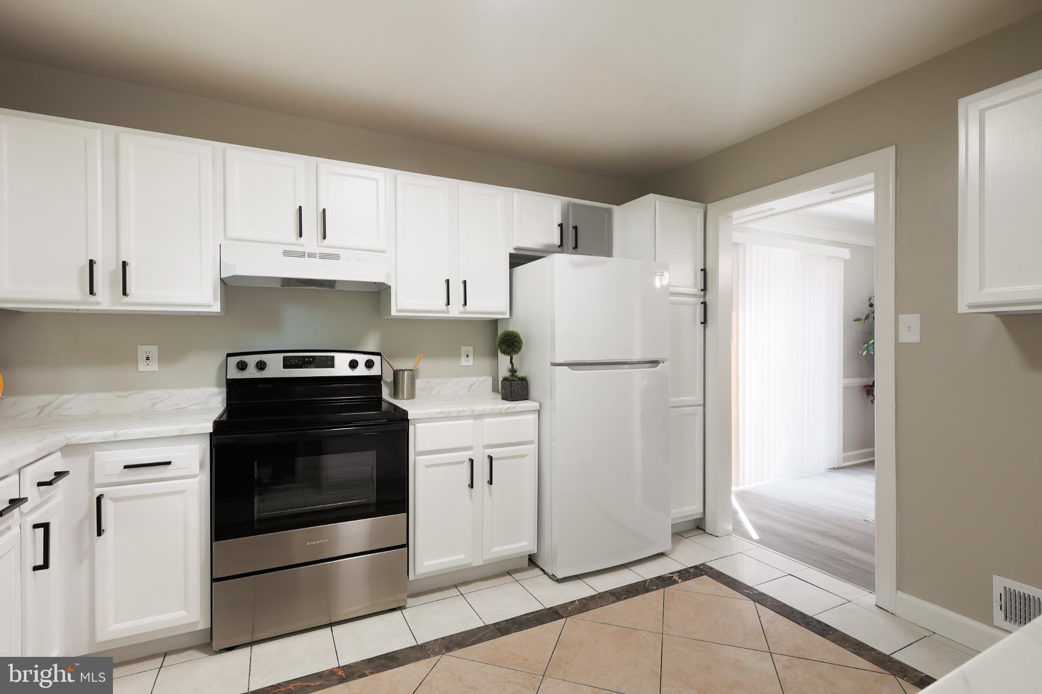 24 ANNA COURT 285