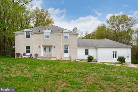 Photo of 304 Schoolhouse Road, MONROE TOWNSHIP, NJ 08831 (MLS # NJMX2011492)