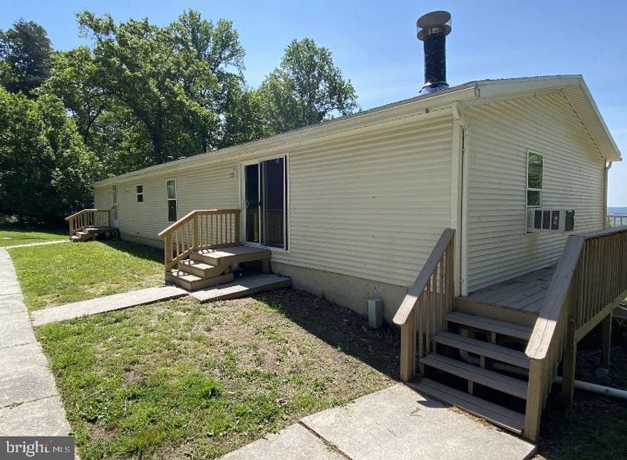 Three bedroom, two bathroom house.
Note: Applicant must fill out an application and be approved by Southern Management Rentals, LLC PRIOR to viewing the property. The online application can be found on our website. You can apply for this property under the property description.