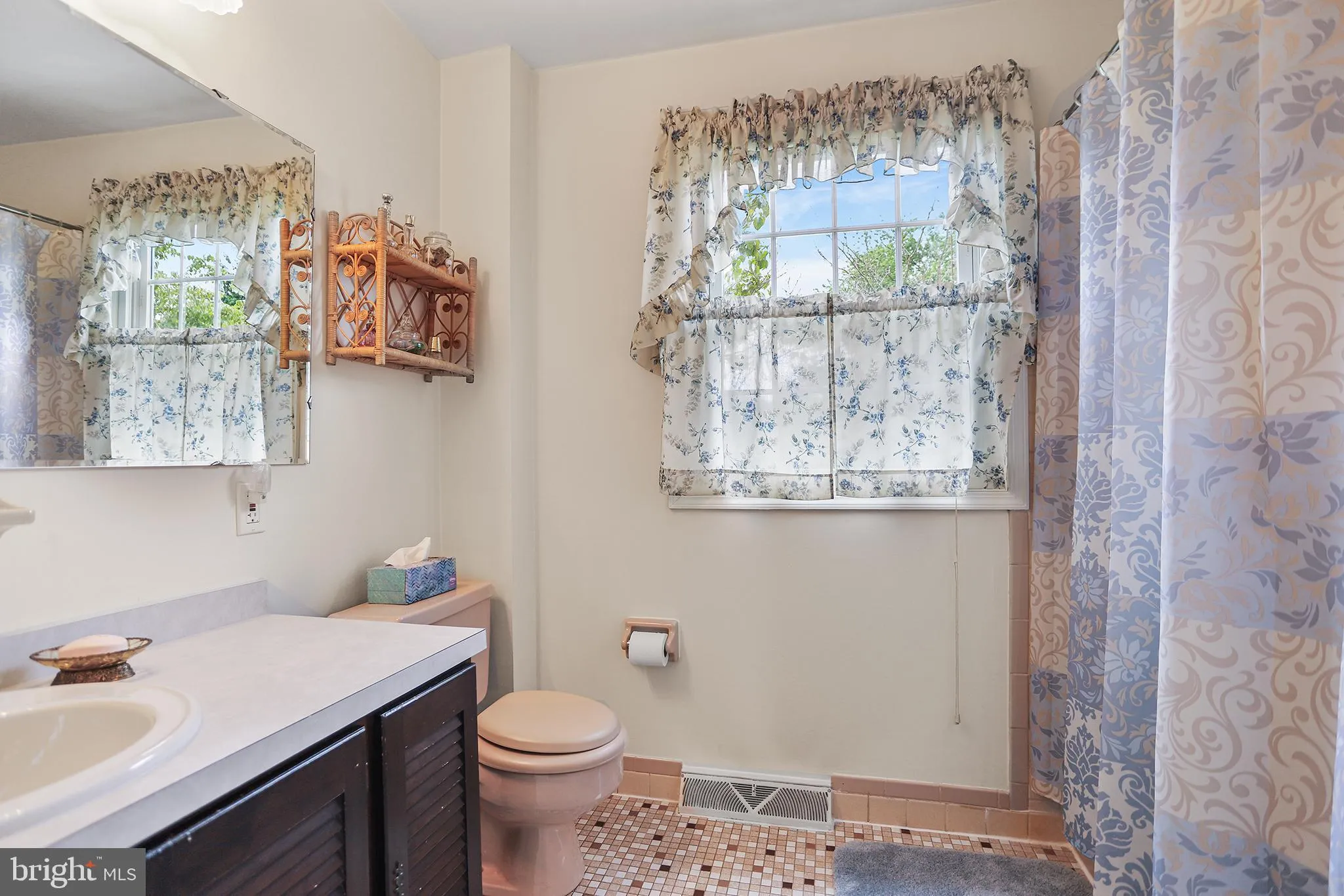 West Chester, Pennsylvania 19382, United States, 4 Bedrooms Bedrooms, ,3 BathroomsBathrooms,Residential,Active,186597