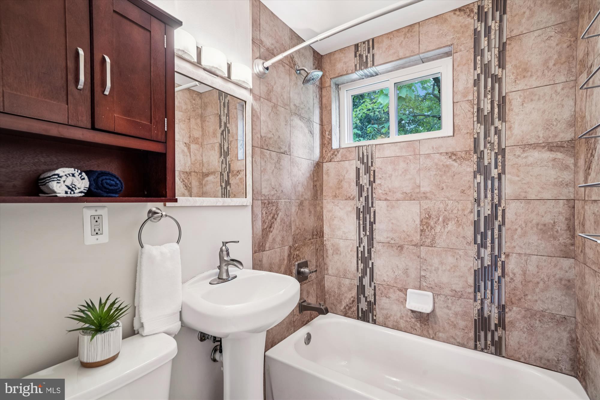 GLENARDEN WOODS - Residential