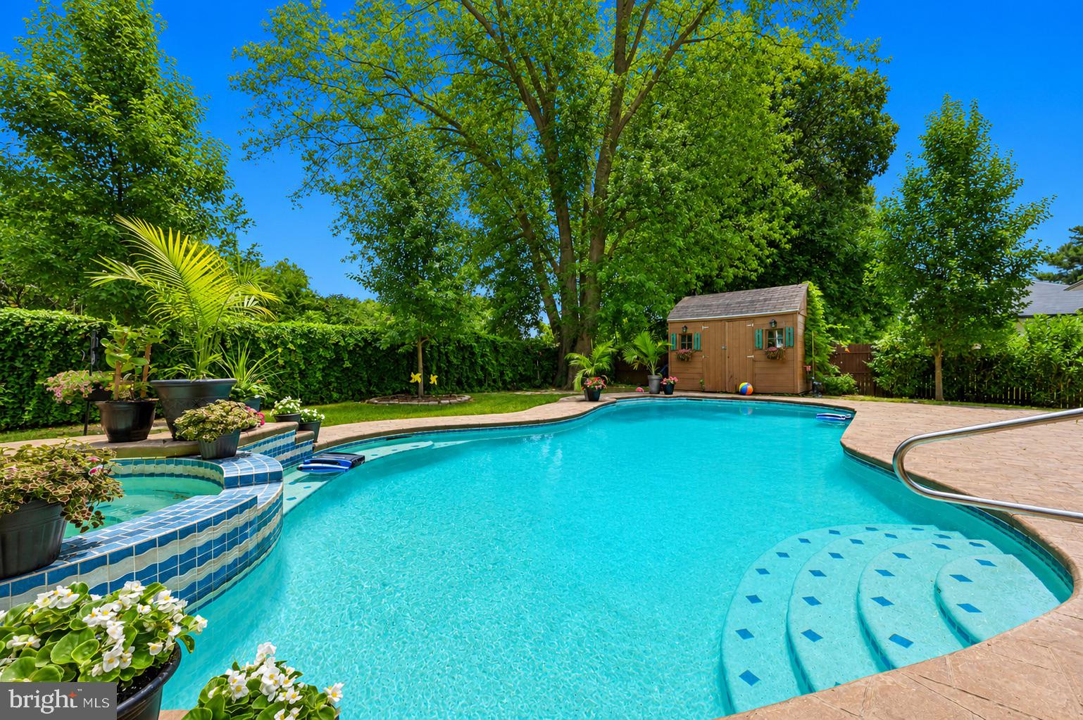 325 FIDDLERS GREEN