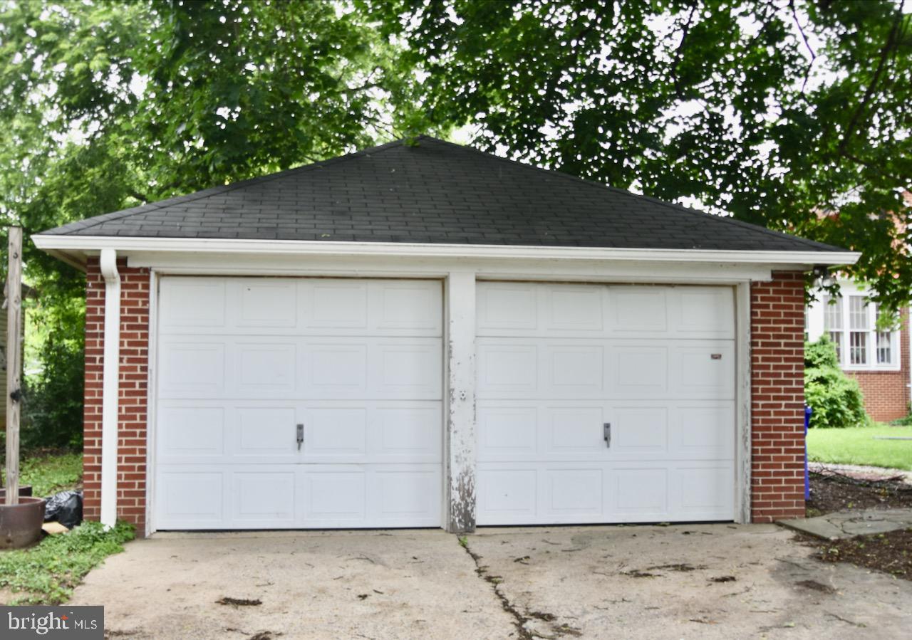 2 car garage available immediately. Text Listing Agent to view.