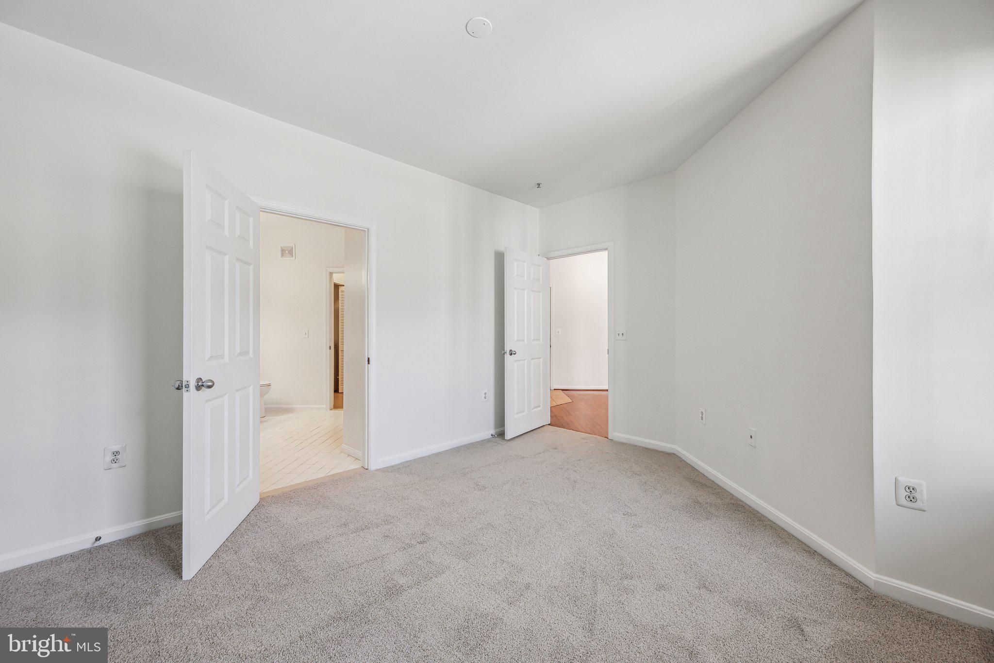 THE GROVE AT ARLINGTON - Residential