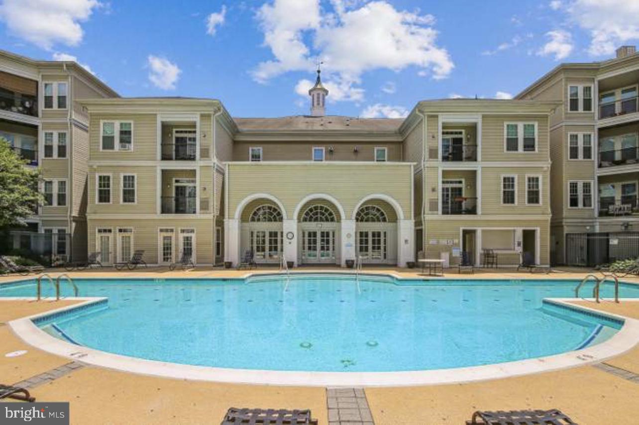 THE GROVE AT ARLINGTON - Residential