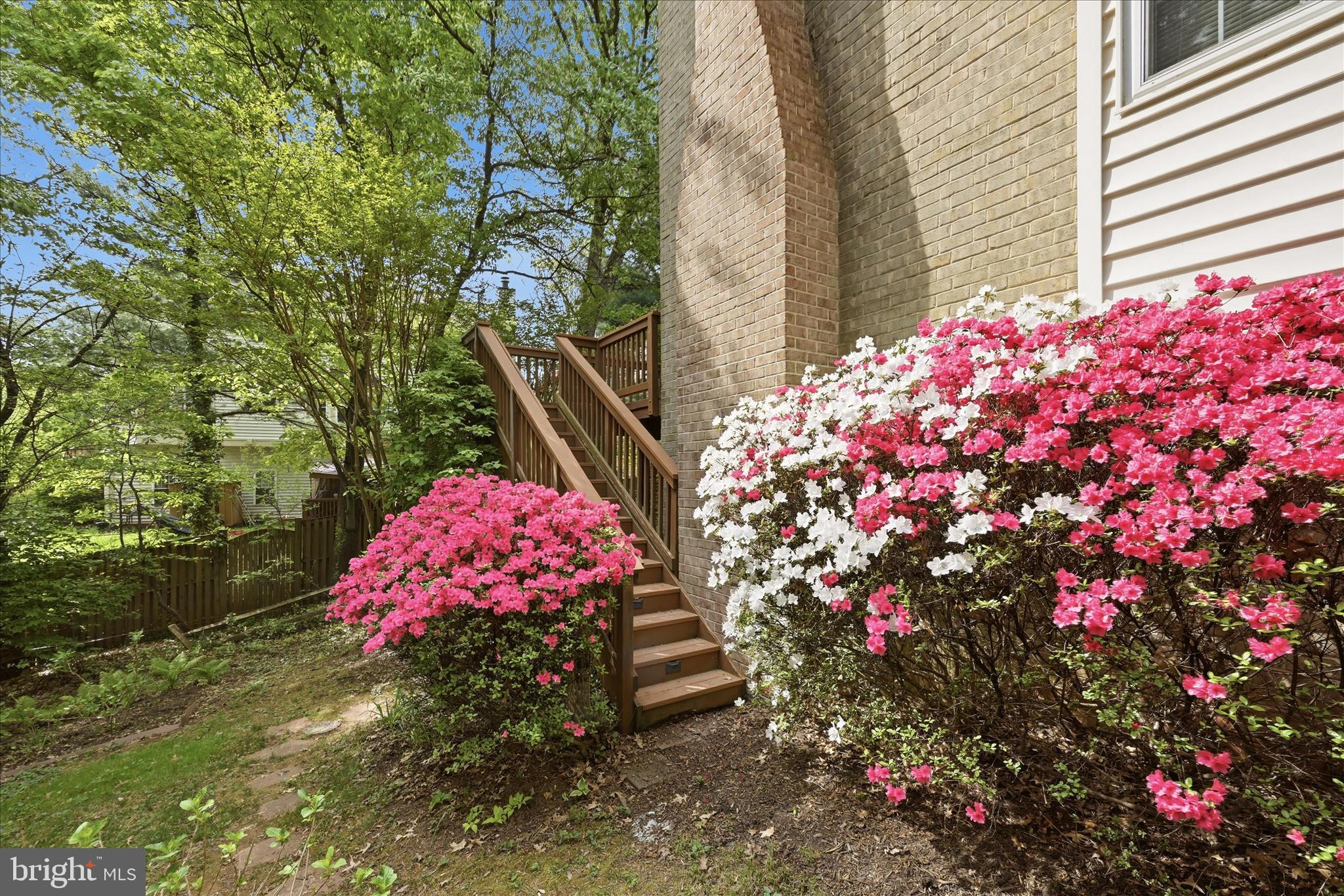 MIRROR RIDGE - Residential